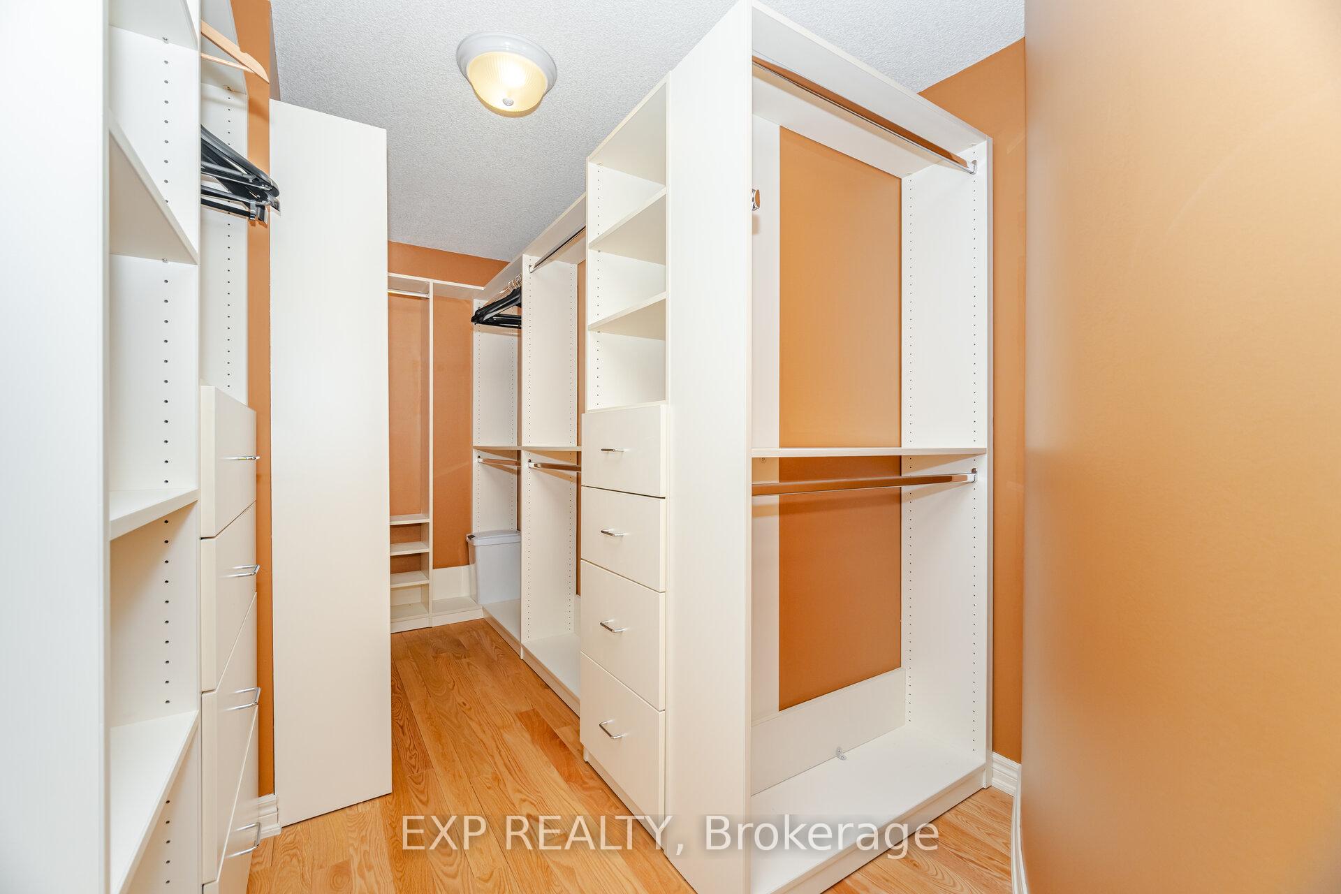 Photo 27 of 40 Waterside Crescent, Vaughan, Maple — HOMEH