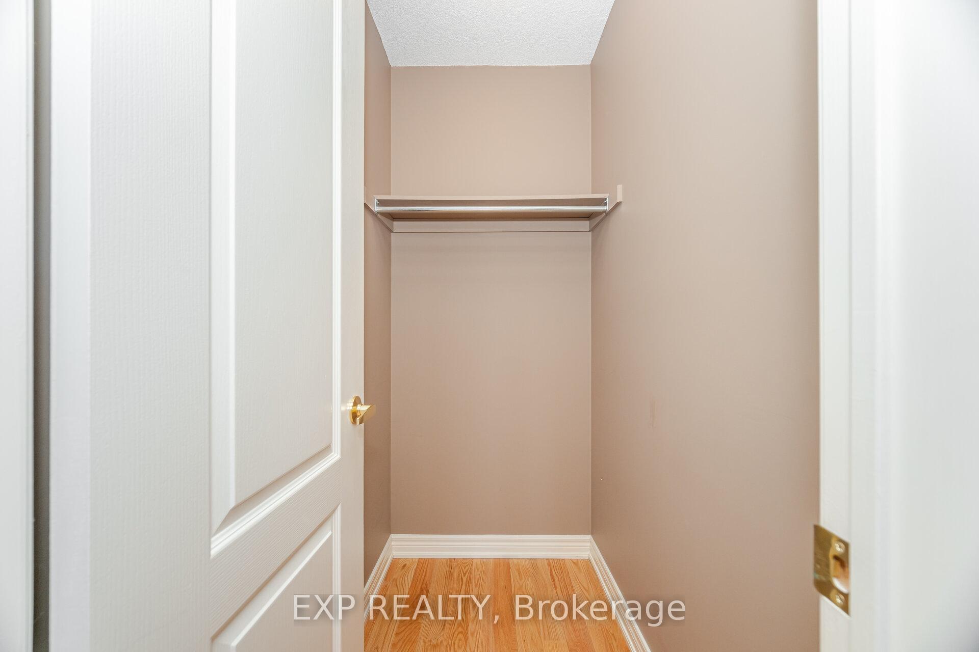 Photo 31 of 40 Waterside Crescent, Vaughan, Maple — HOMEH