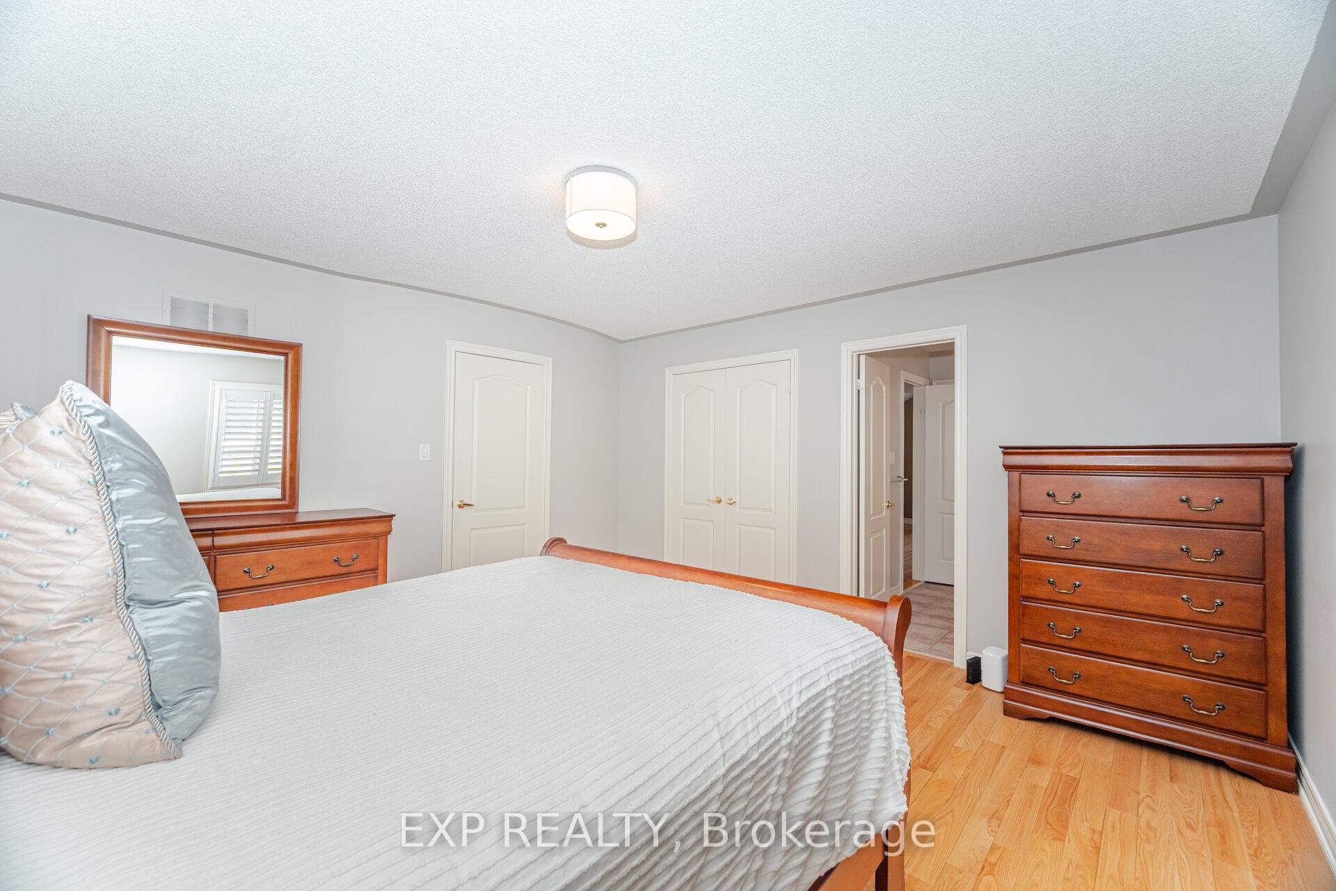 Photo 33 of 40 Waterside Crescent, Vaughan, Maple — HOMEH