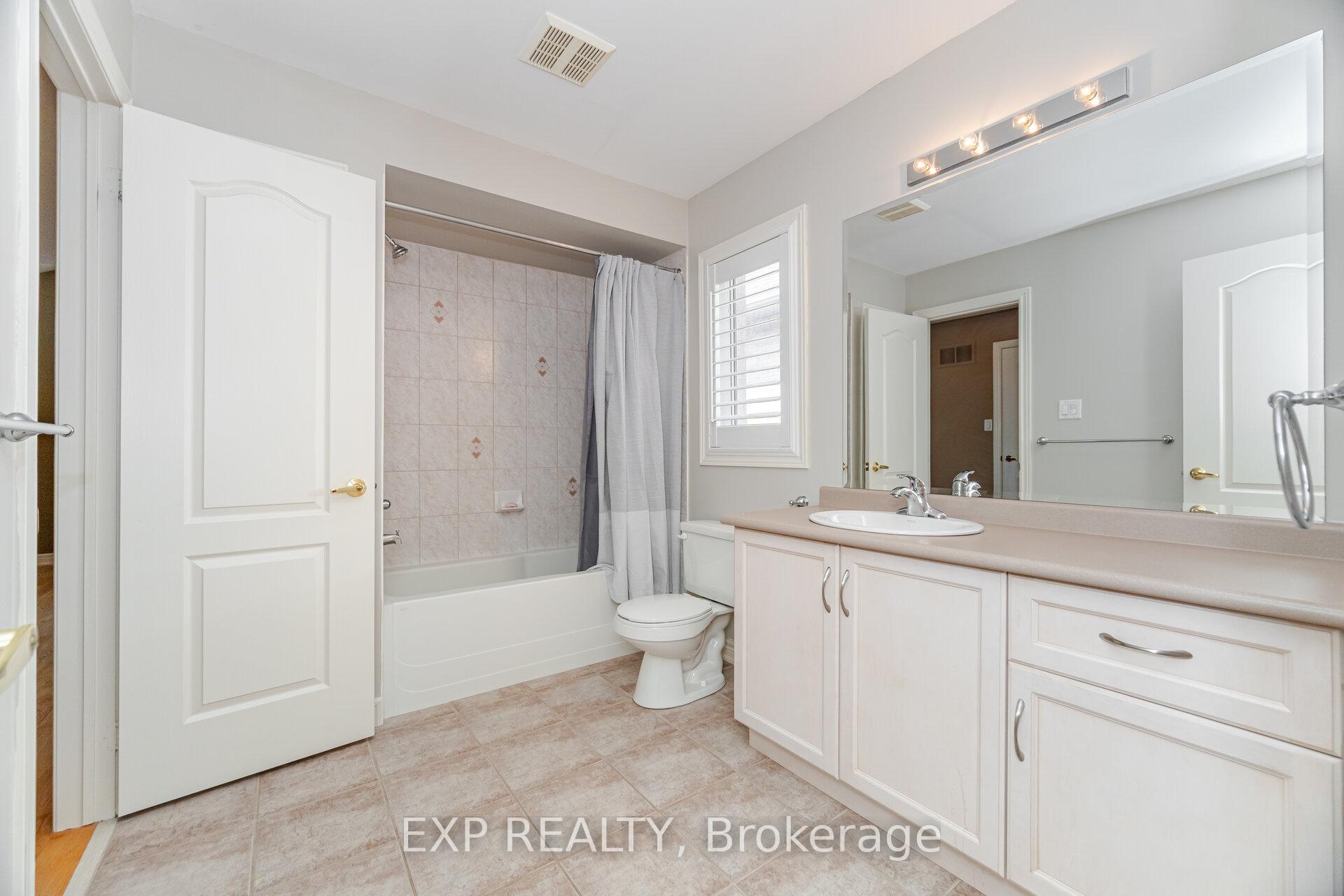 Photo 34 of 40 Waterside Crescent, Vaughan, Maple — HOMEH