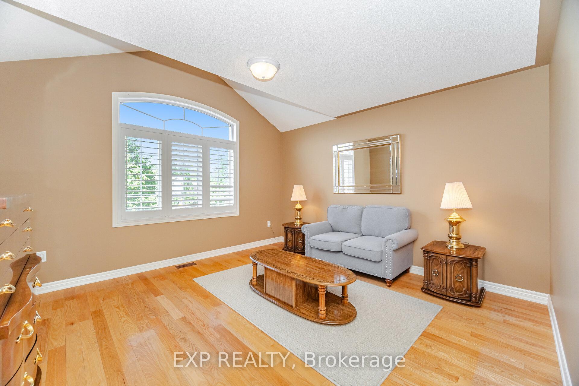 Photo 35 of 40 Waterside Crescent, Vaughan, Maple — HOMEH