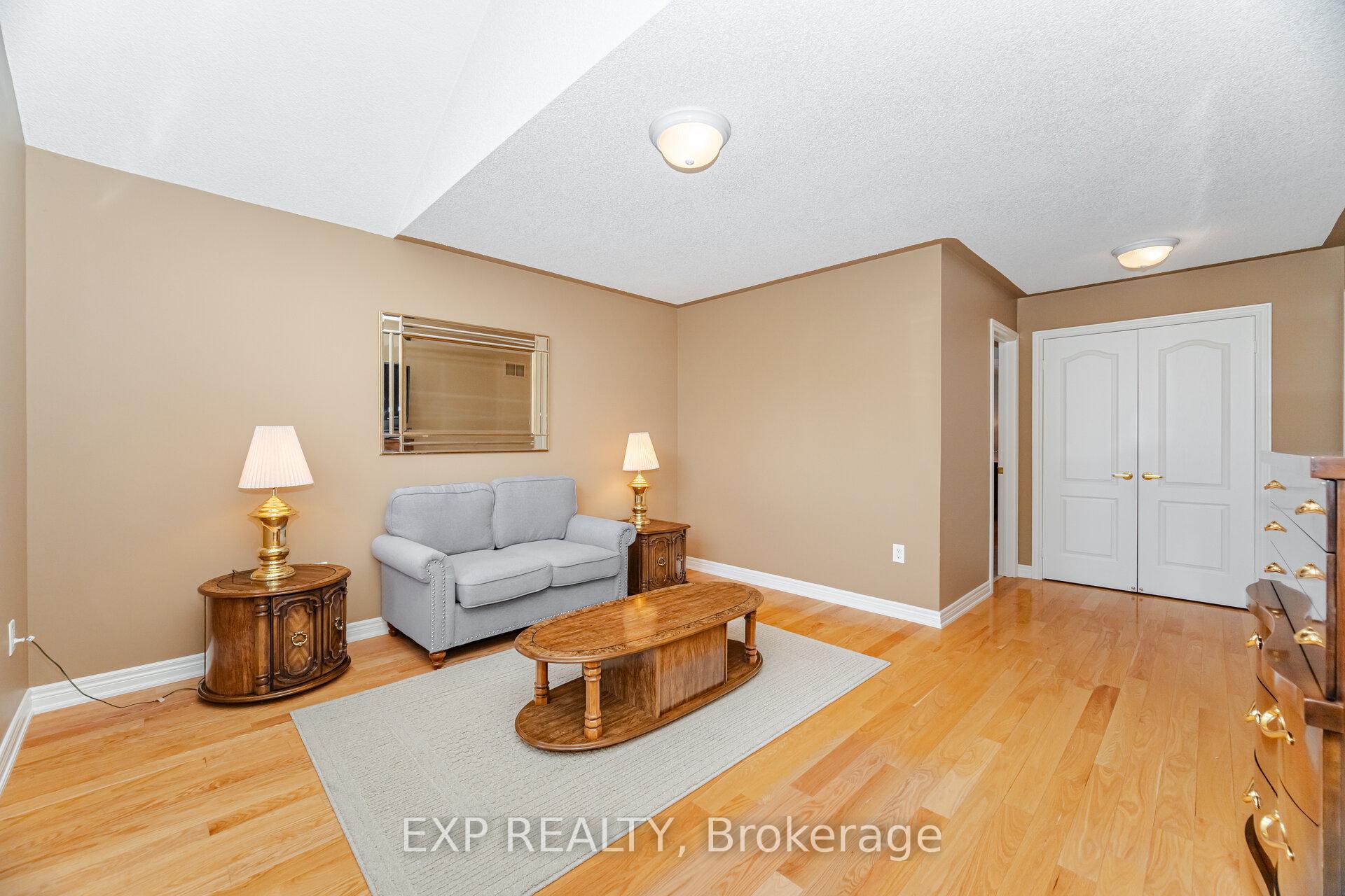 Photo 36 of 40 Waterside Crescent, Vaughan, Maple — HOMEH