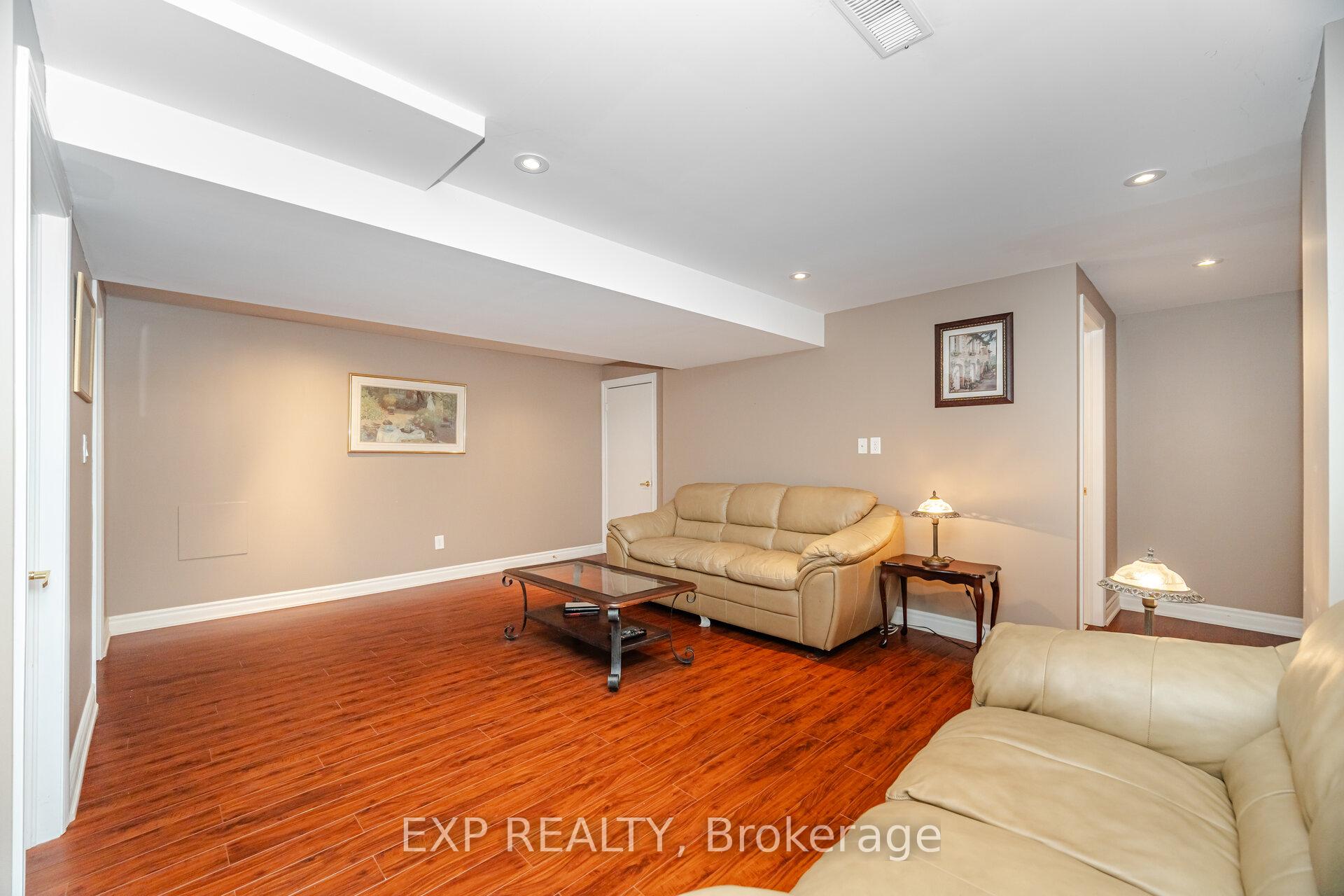 Photo 38 of 40 Waterside Crescent, Vaughan, Maple — HOMEH