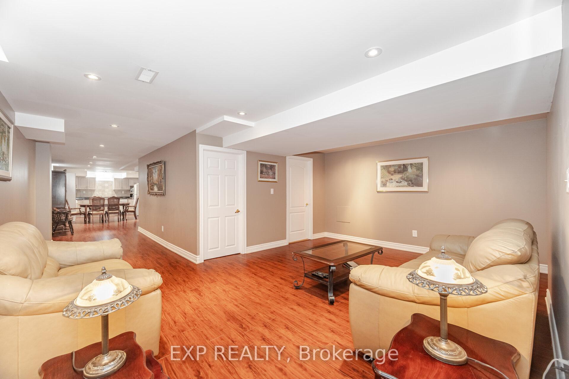 Photo 39 of 40 Waterside Crescent, Vaughan, Maple — HOMEH