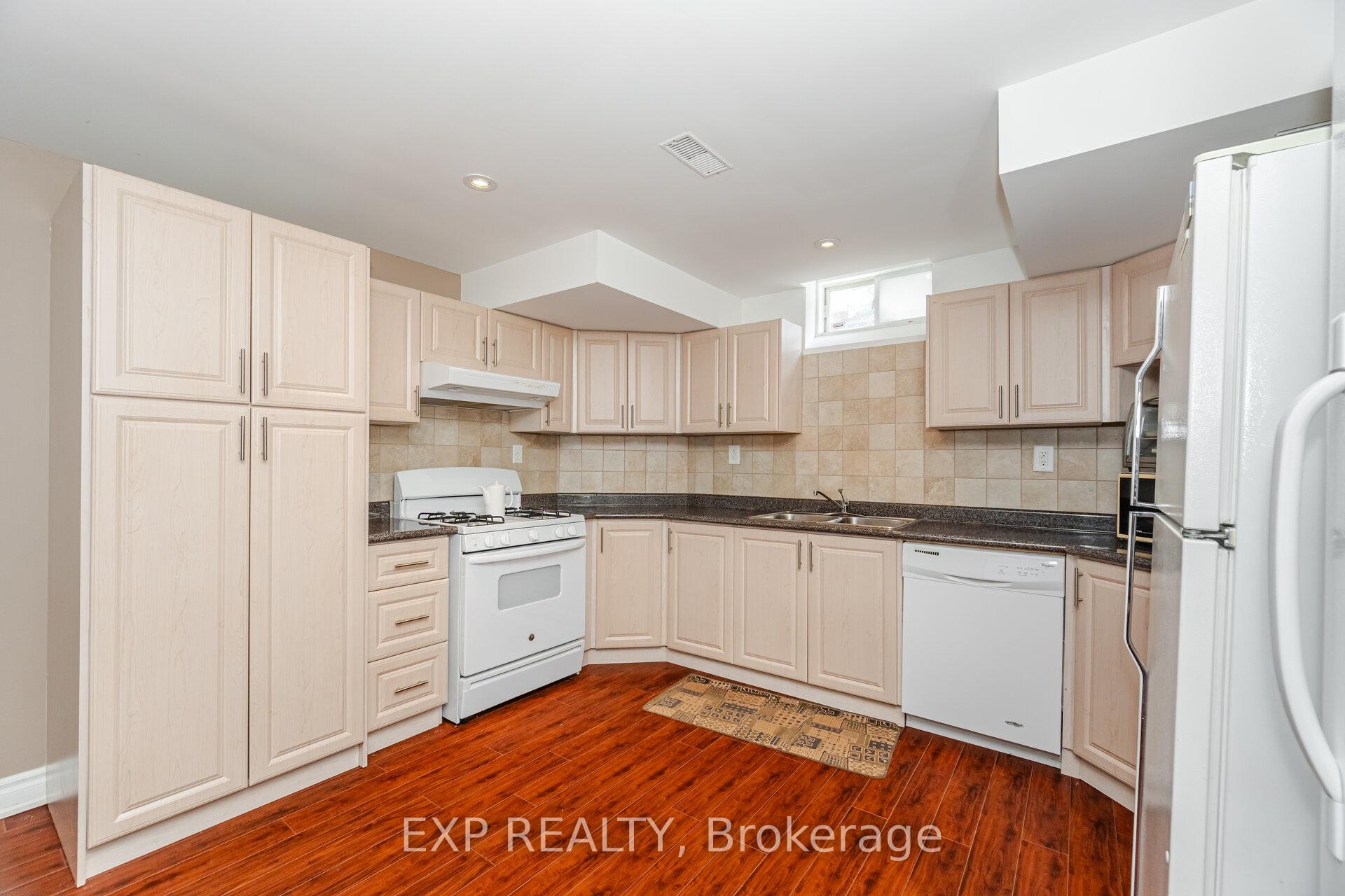 Photo 41 of 40 Waterside Crescent, Vaughan, Maple — HOMEH