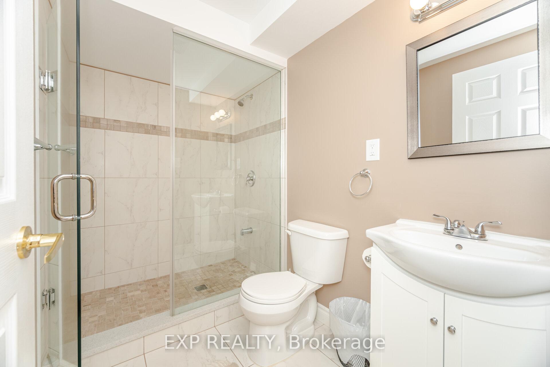 Photo 43 of 40 Waterside Crescent, Vaughan, Maple — HOMEH