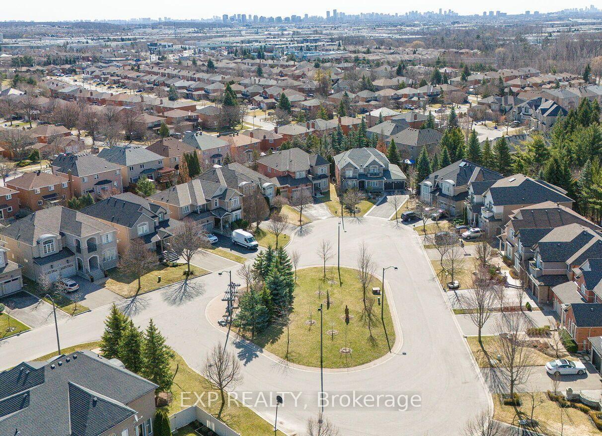 Photo 48 of 40 Waterside Crescent, Vaughan, Maple — HOMEH