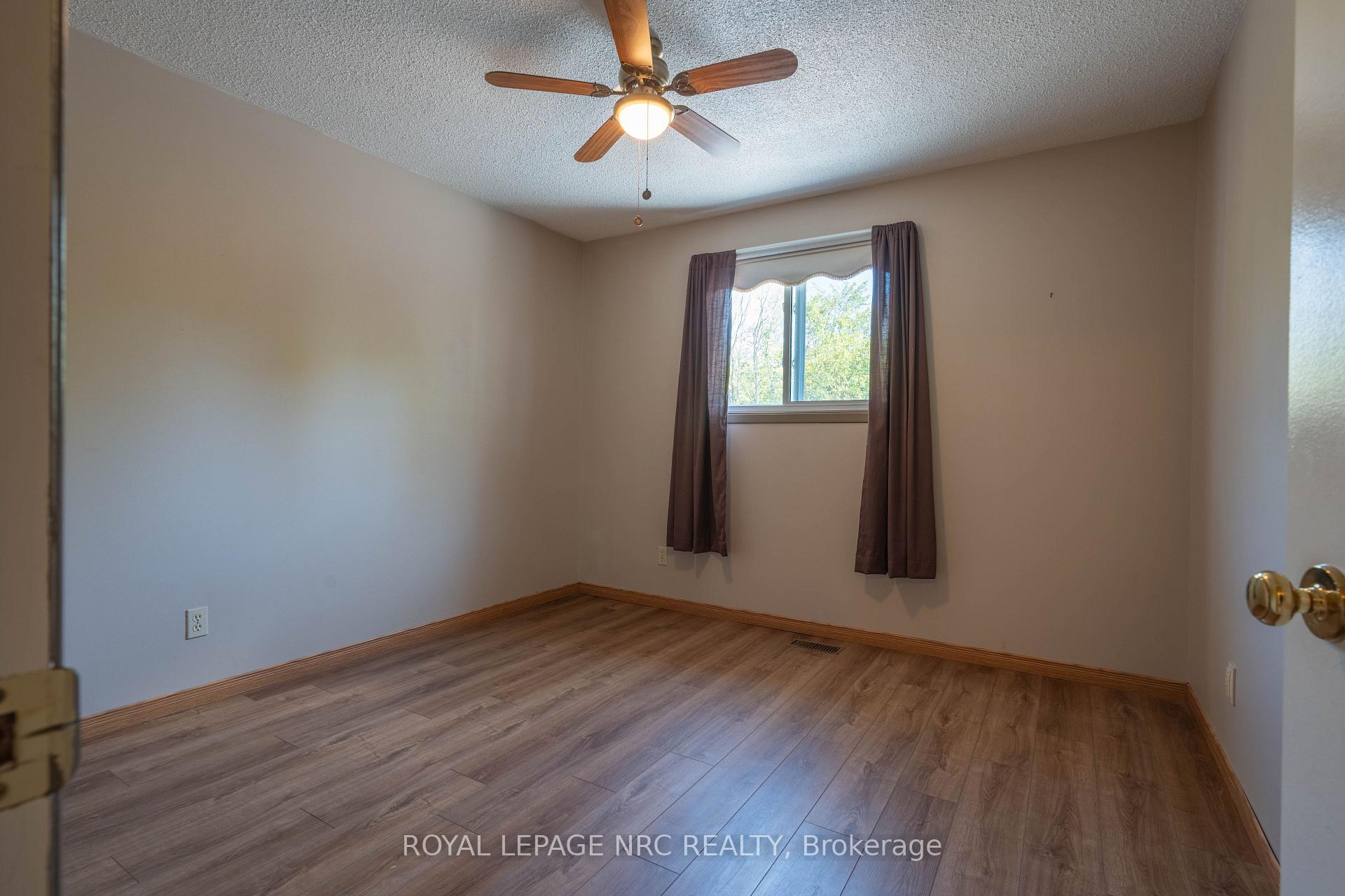 Photo 11 of 31 Station Street, Welland, Broadway — HOMEH