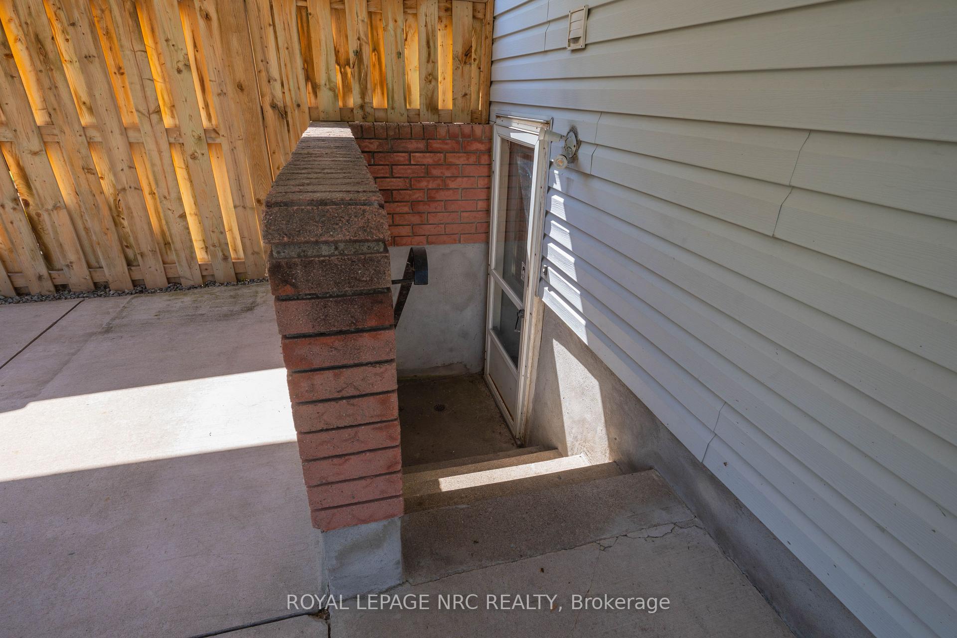 Photo 19 of 31 Station Street, Welland, Broadway — HOMEH