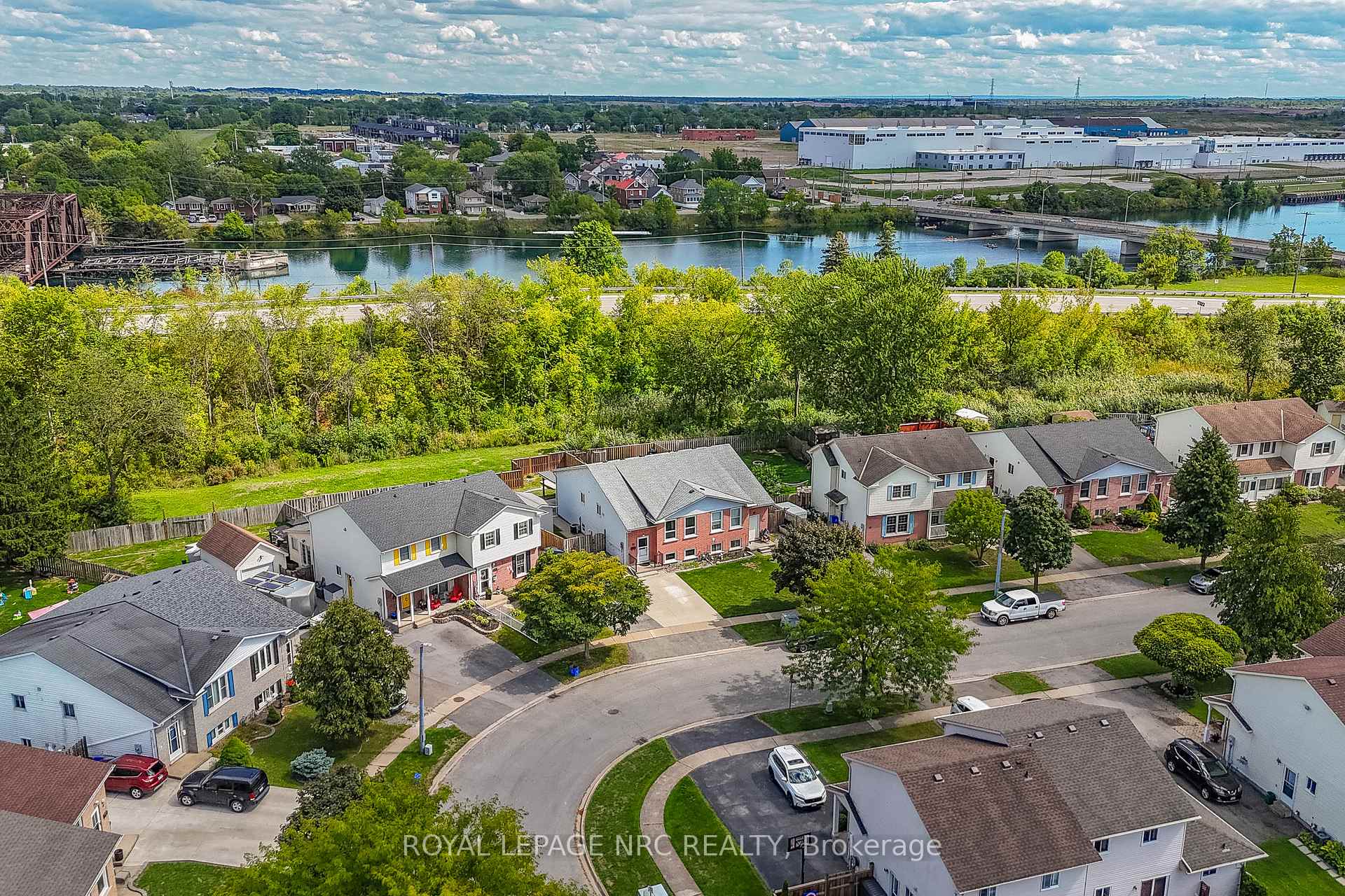 Photo 25 of 31 Station Street, Welland, Broadway — HOMEH