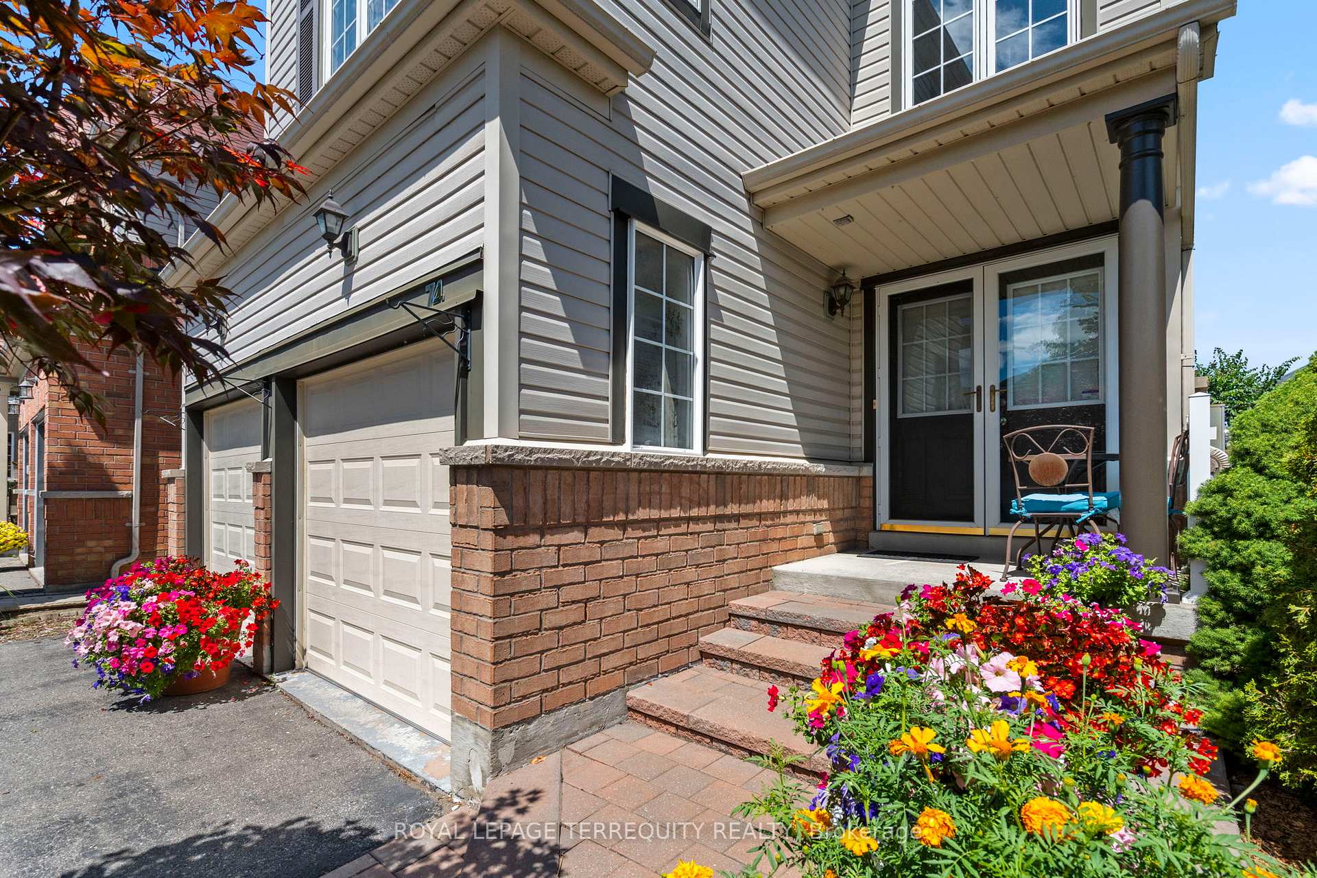 Photo 3 of 74 Samandria Avenue, Whitby, Taunton North — HOMEH