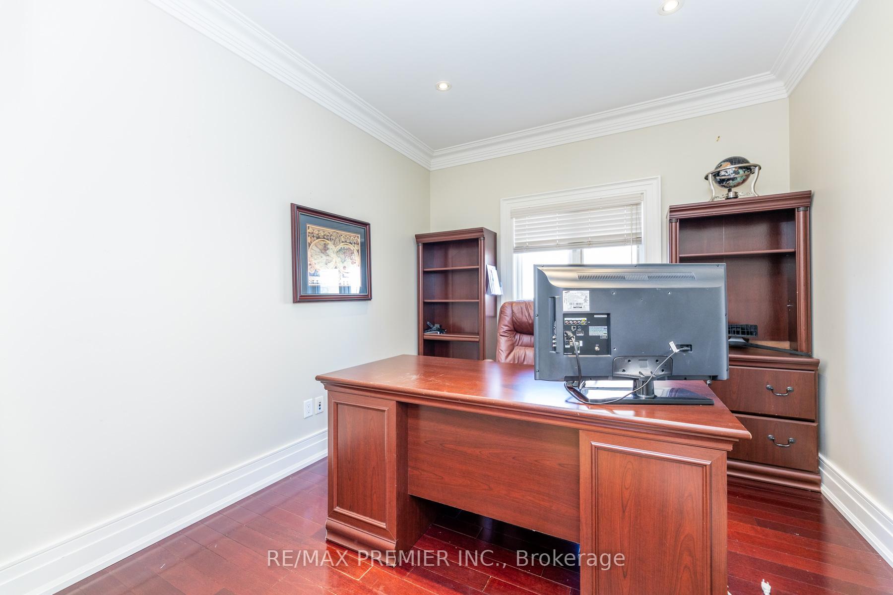 Photo 6 of 130 Windrose Court, Vaughan, East Woodbridge — HOMEH