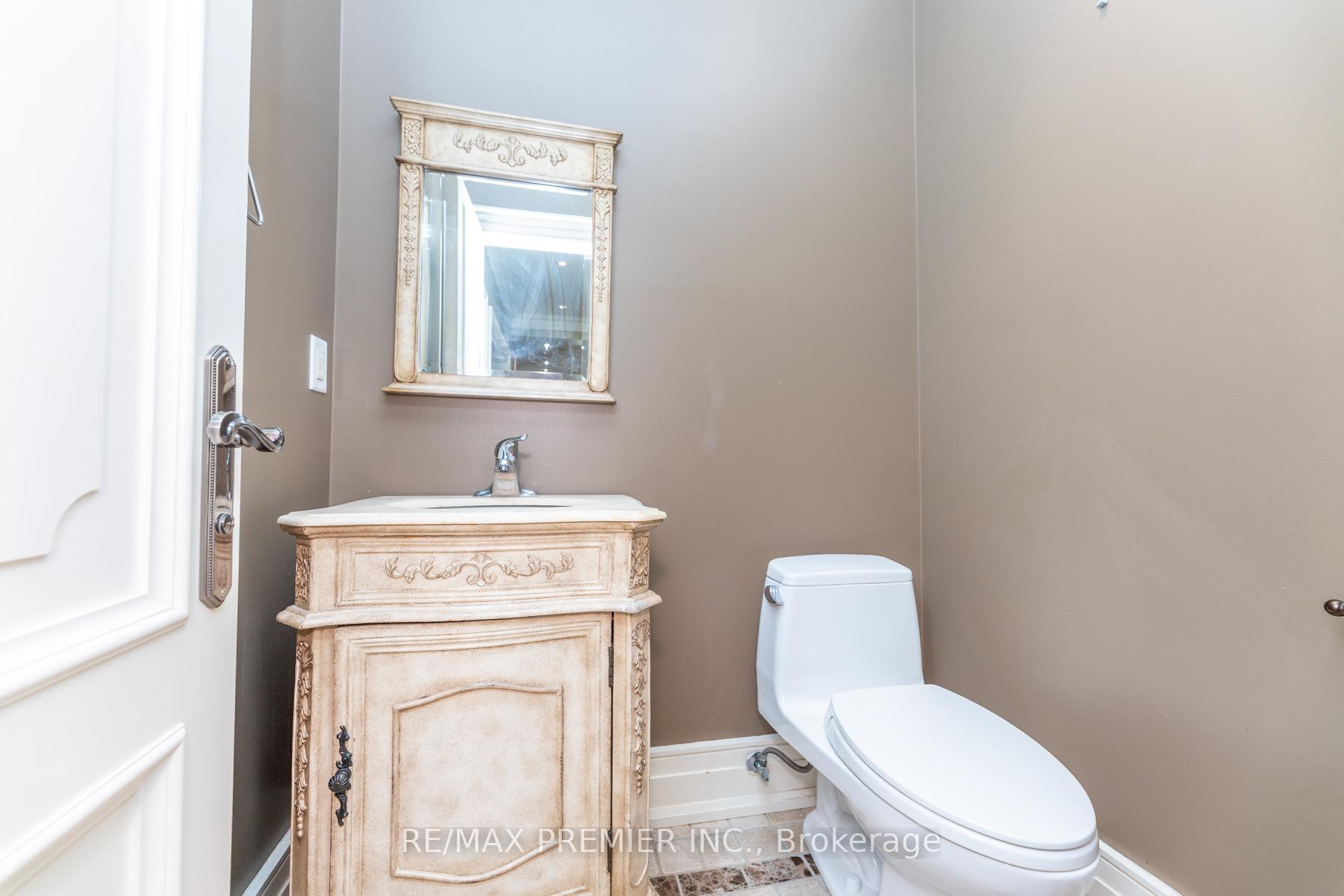 Photo 9 of 130 Windrose Court, Vaughan, East Woodbridge — HOMEH