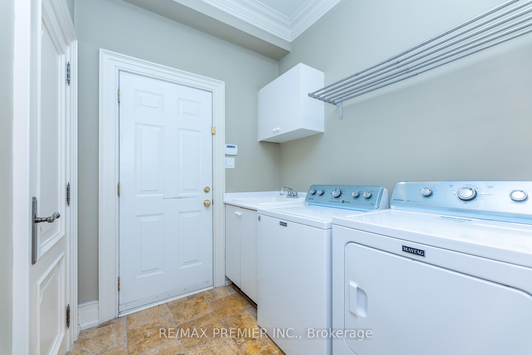 Photo 10 of 130 Windrose Court, Vaughan, East Woodbridge — HOMEH