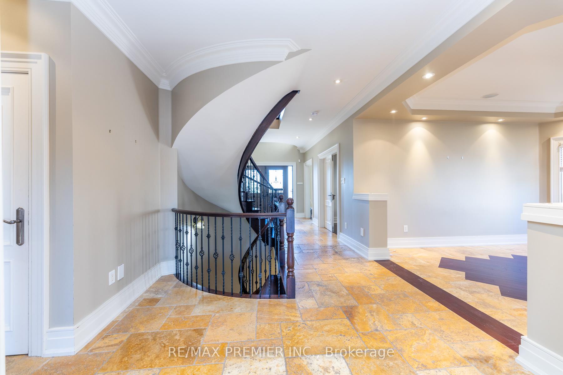 Photo 11 of 130 Windrose Court, Vaughan, East Woodbridge — HOMEH