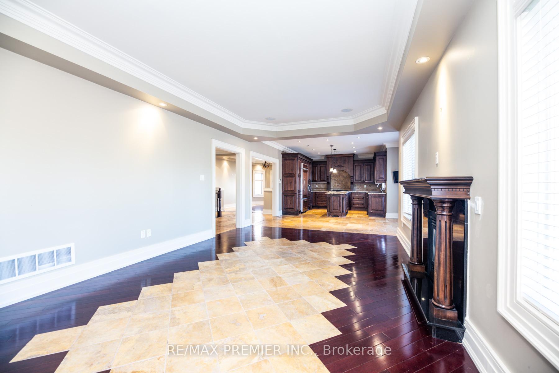Photo 12 of 130 Windrose Court, Vaughan, East Woodbridge — HOMEH