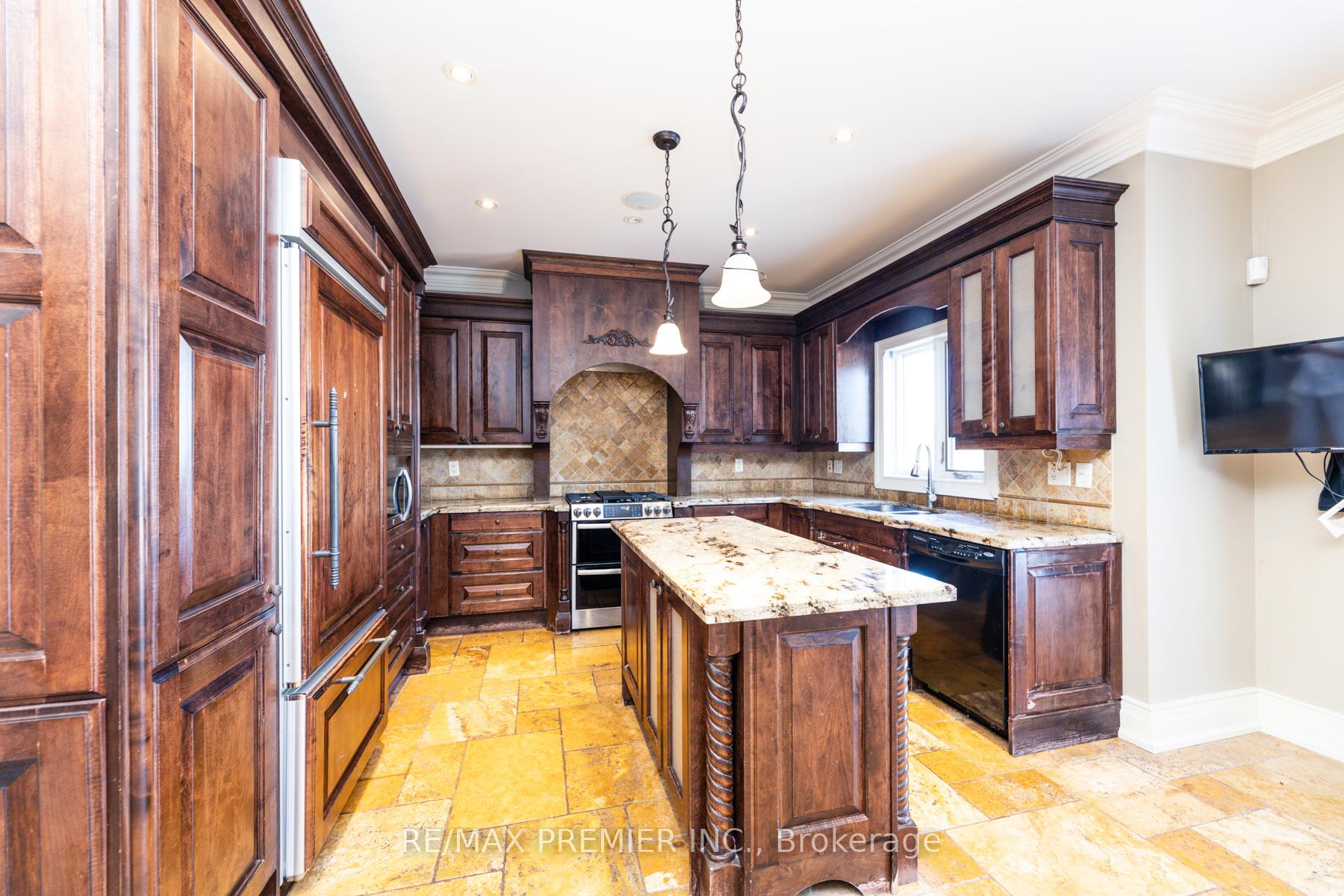 Photo 15 of 130 Windrose Court, Vaughan, East Woodbridge — HOMEH