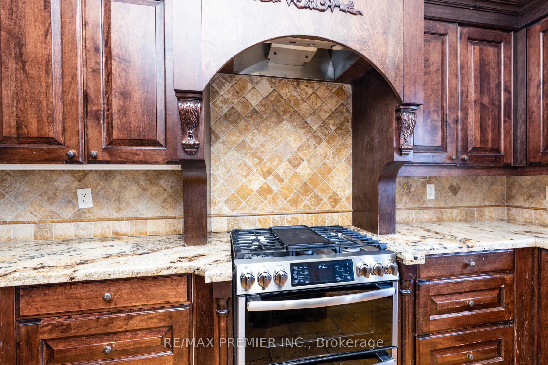 Photo 16 of 130 Windrose Court, Vaughan, East Woodbridge — HOMEH