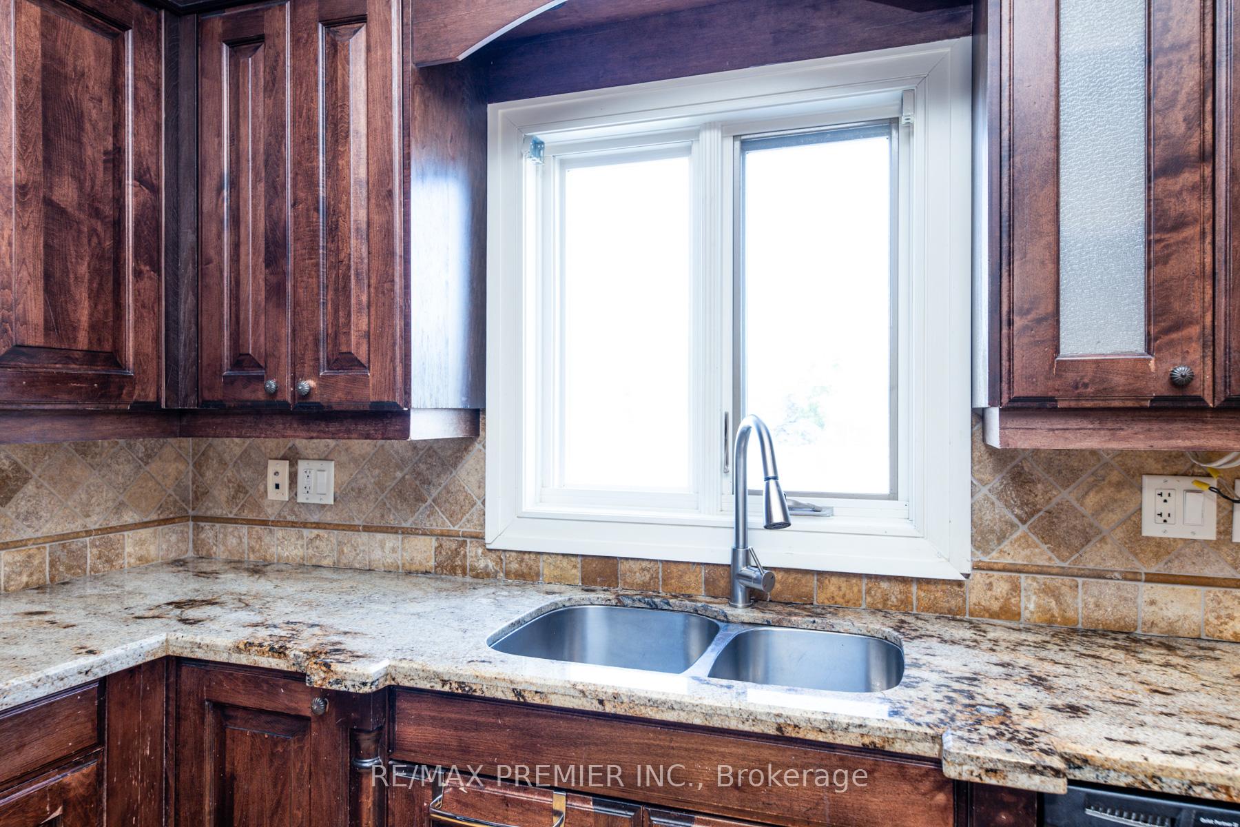 Photo 17 of 130 Windrose Court, Vaughan, East Woodbridge — HOMEH