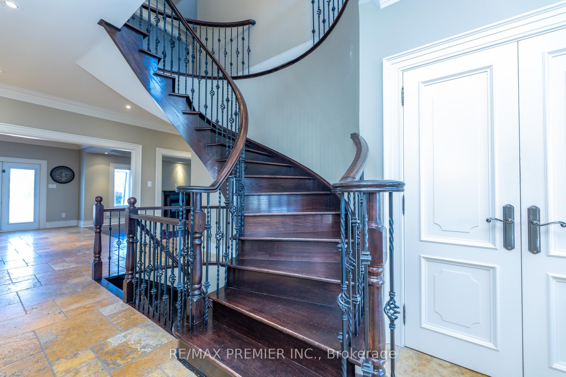 Photo 21 of 130 Windrose Court, Vaughan, East Woodbridge — HOMEH