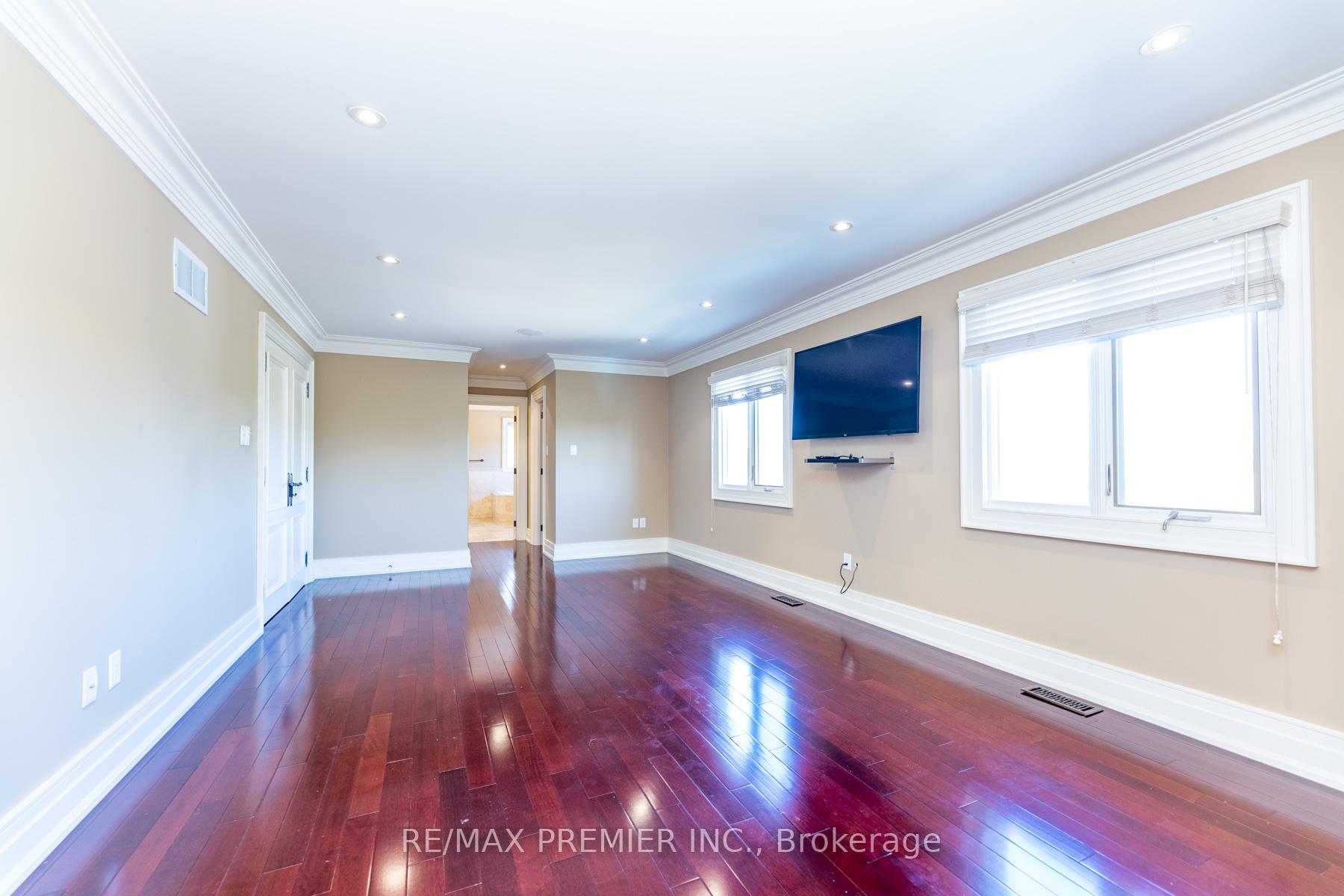 Photo 23 of 130 Windrose Court, Vaughan, East Woodbridge — HOMEH