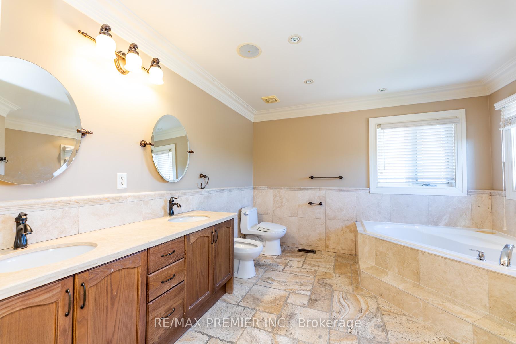 Photo 25 of 130 Windrose Court, Vaughan, East Woodbridge — HOMEH