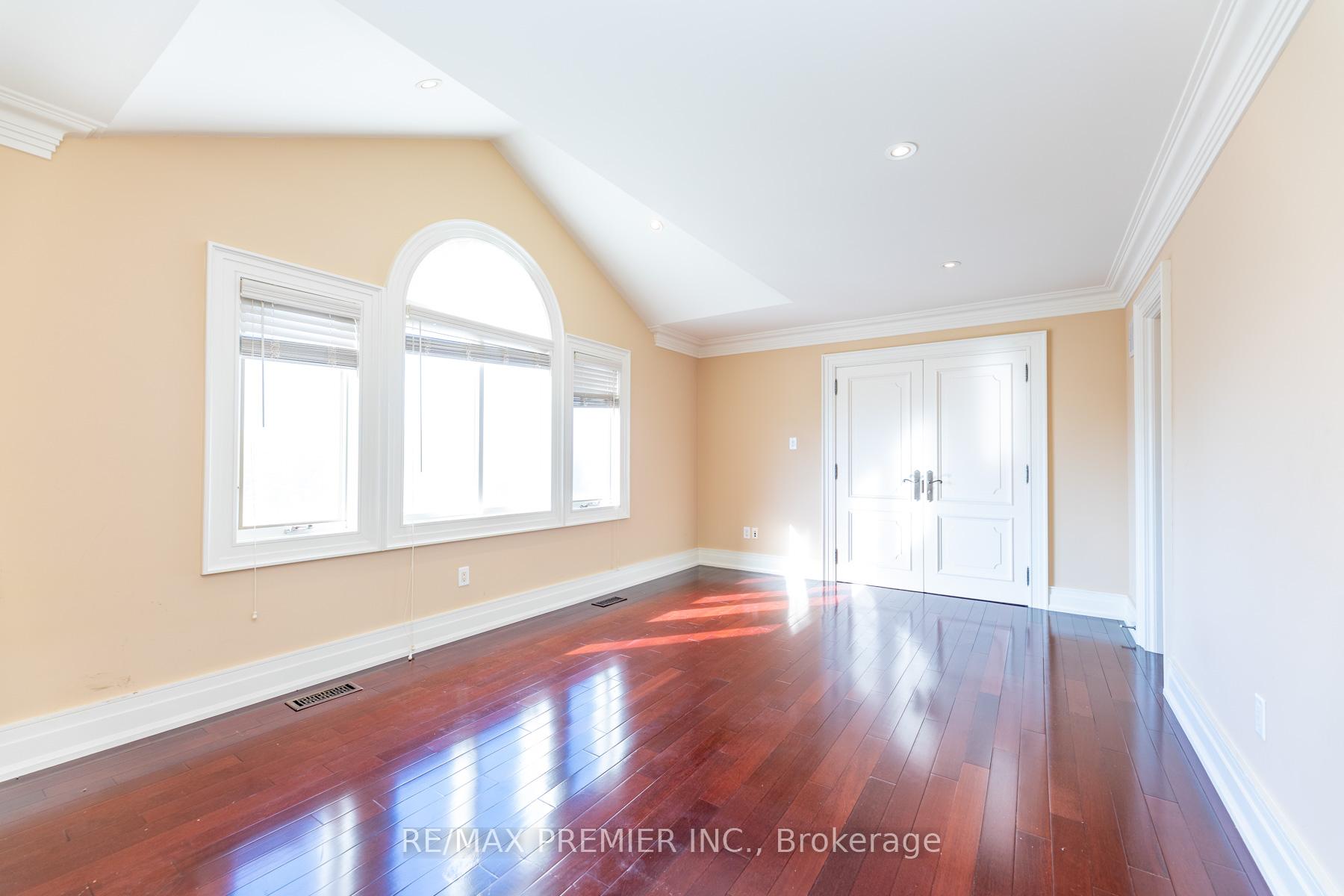 Photo 31 of 130 Windrose Court, Vaughan, East Woodbridge — HOMEH