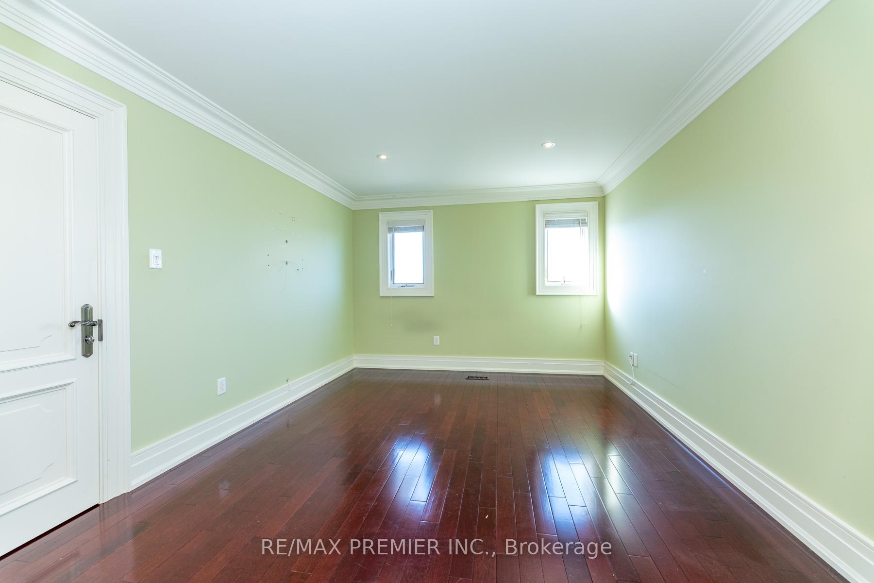 Photo 33 of 130 Windrose Court, Vaughan, East Woodbridge — HOMEH