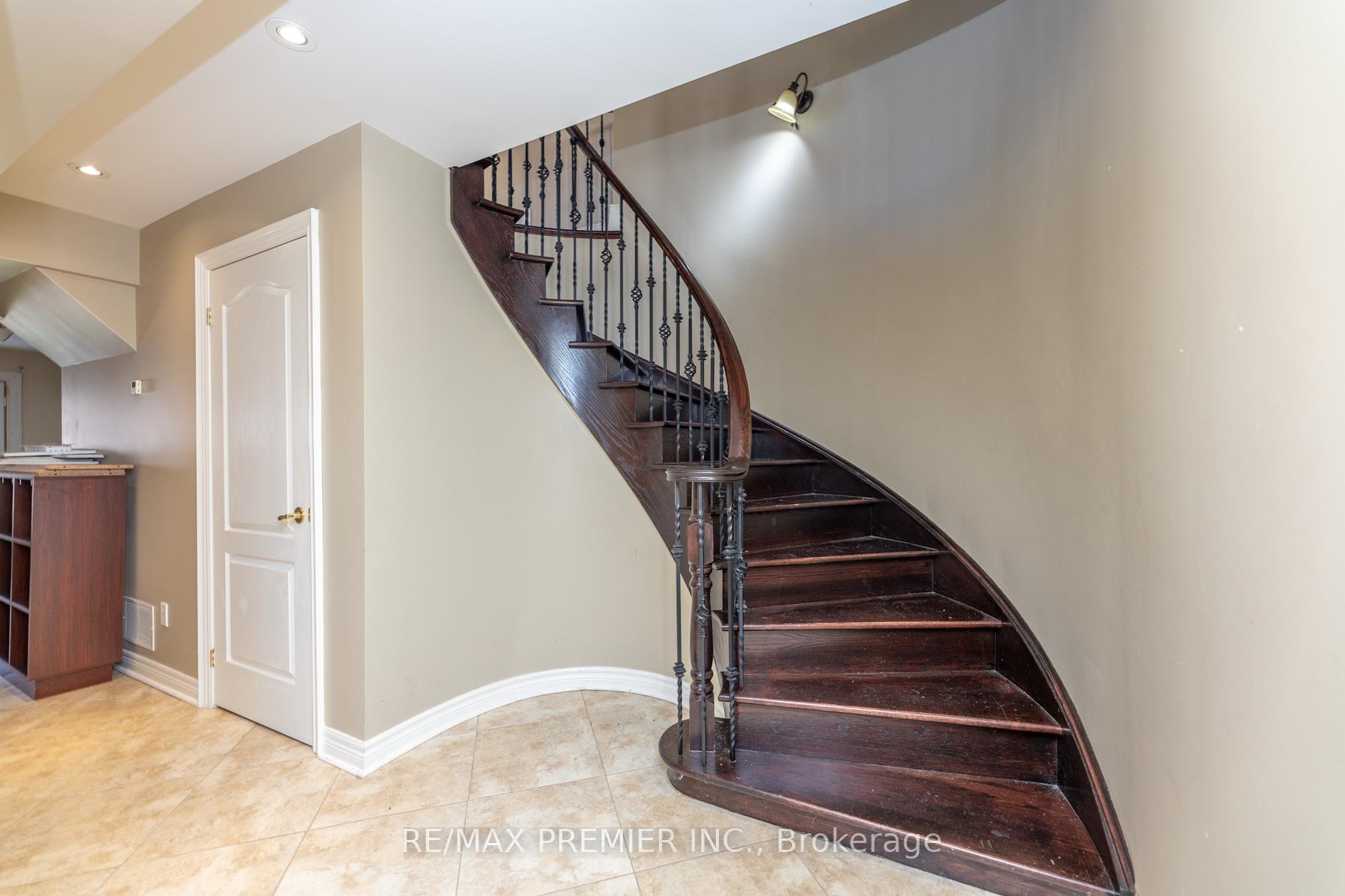 Photo 35 of 130 Windrose Court, Vaughan, East Woodbridge — HOMEH