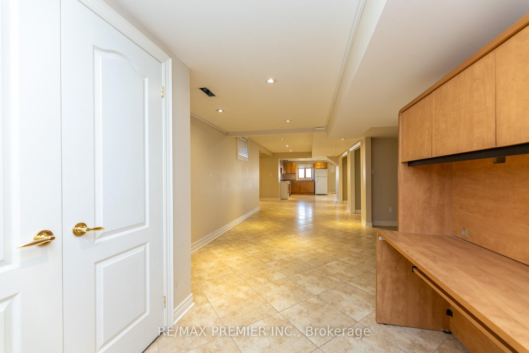 Photo 38 of 130 Windrose Court, Vaughan, East Woodbridge — HOMEH