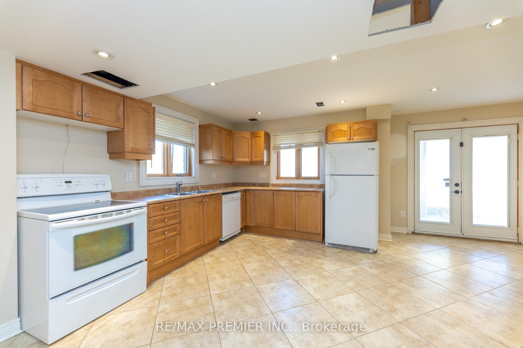 Photo 40 of 130 Windrose Court, Vaughan, East Woodbridge — HOMEH
