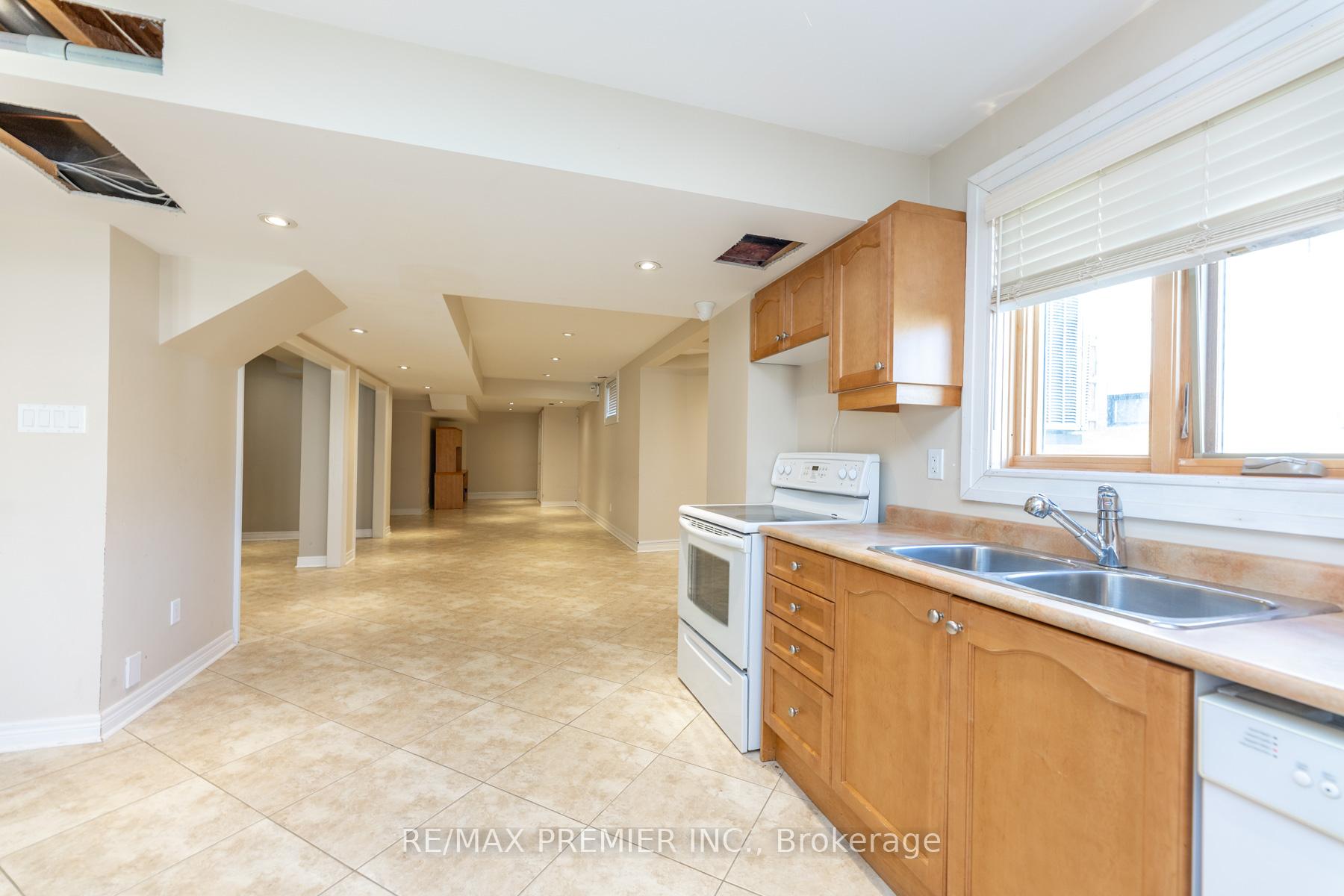 Photo 41 of 130 Windrose Court, Vaughan, East Woodbridge — HOMEH