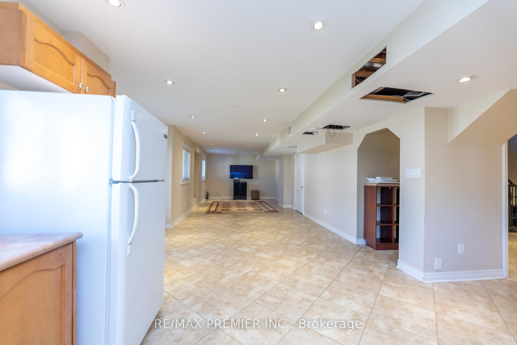 Photo 42 of 130 Windrose Court, Vaughan, East Woodbridge — HOMEH