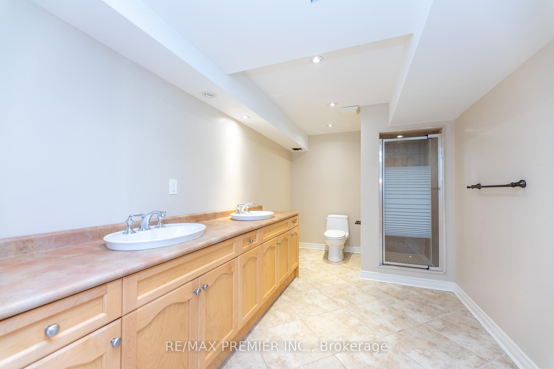 Photo 44 of 130 Windrose Court, Vaughan, East Woodbridge — HOMEH