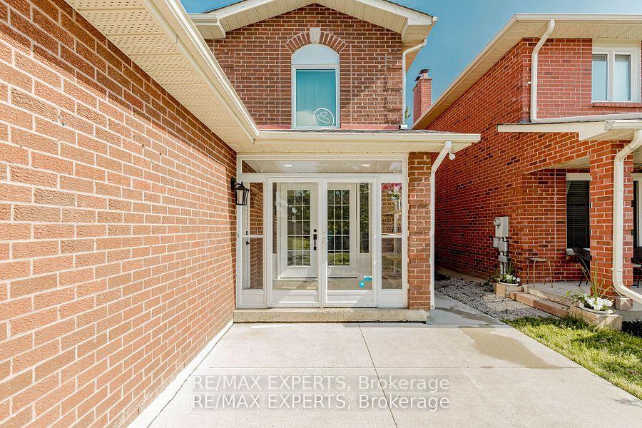 Photo 2 of 148 Lamar Street, Vaughan, Maple — HOMEH