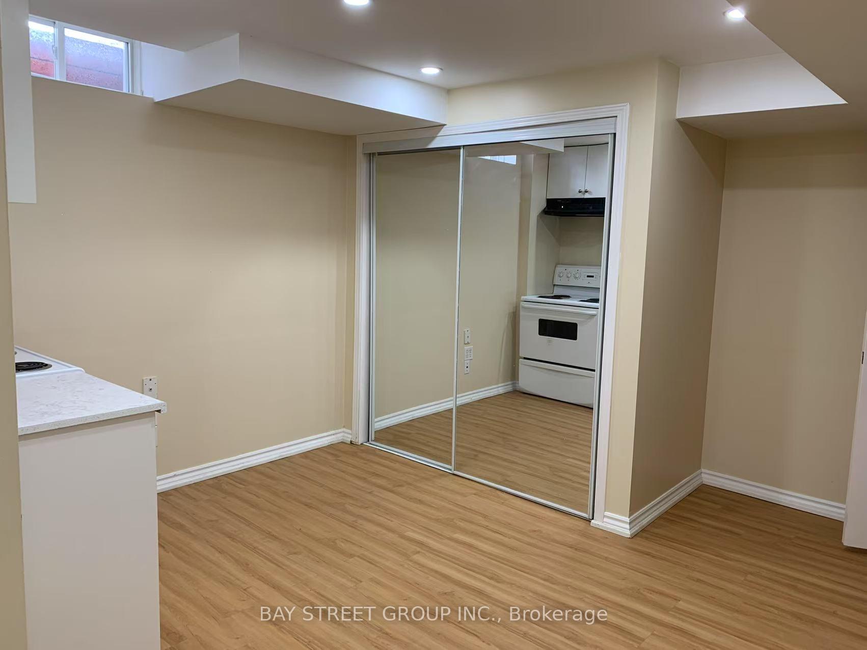 Photo 3 of 98 Foxfield Crescent, Vaughan, Patterson — HOMEH