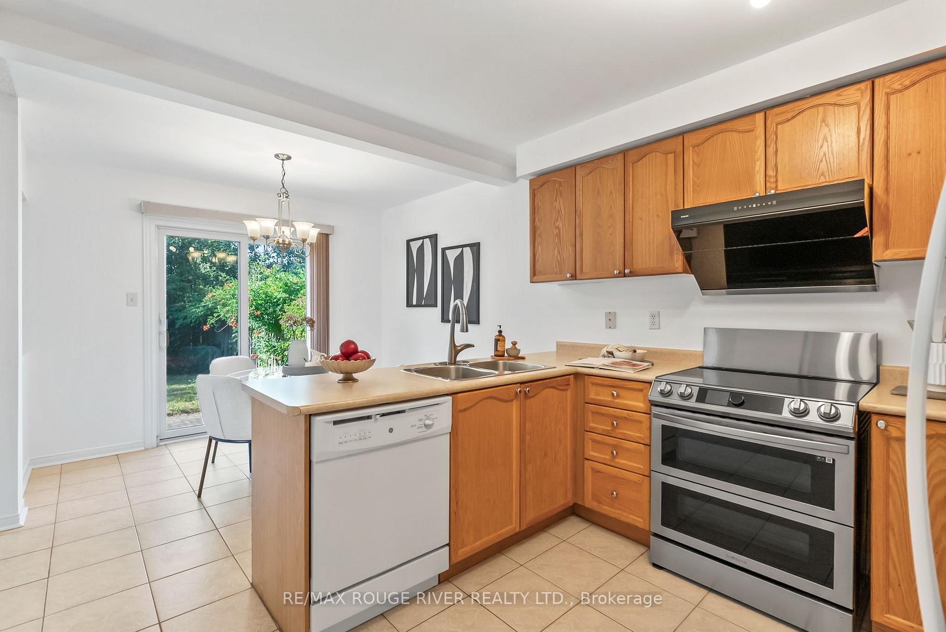 Photo 9 of 155 Bourbon Place, Whitby, Pringle Creek — HOMEH