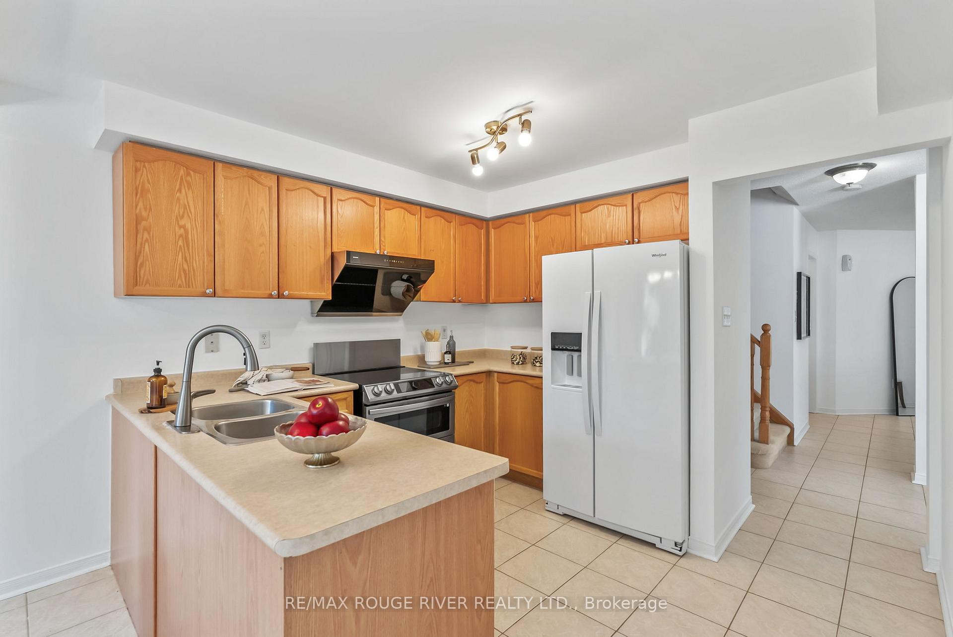 Photo 10 of 155 Bourbon Place, Whitby, Pringle Creek — HOMEH
