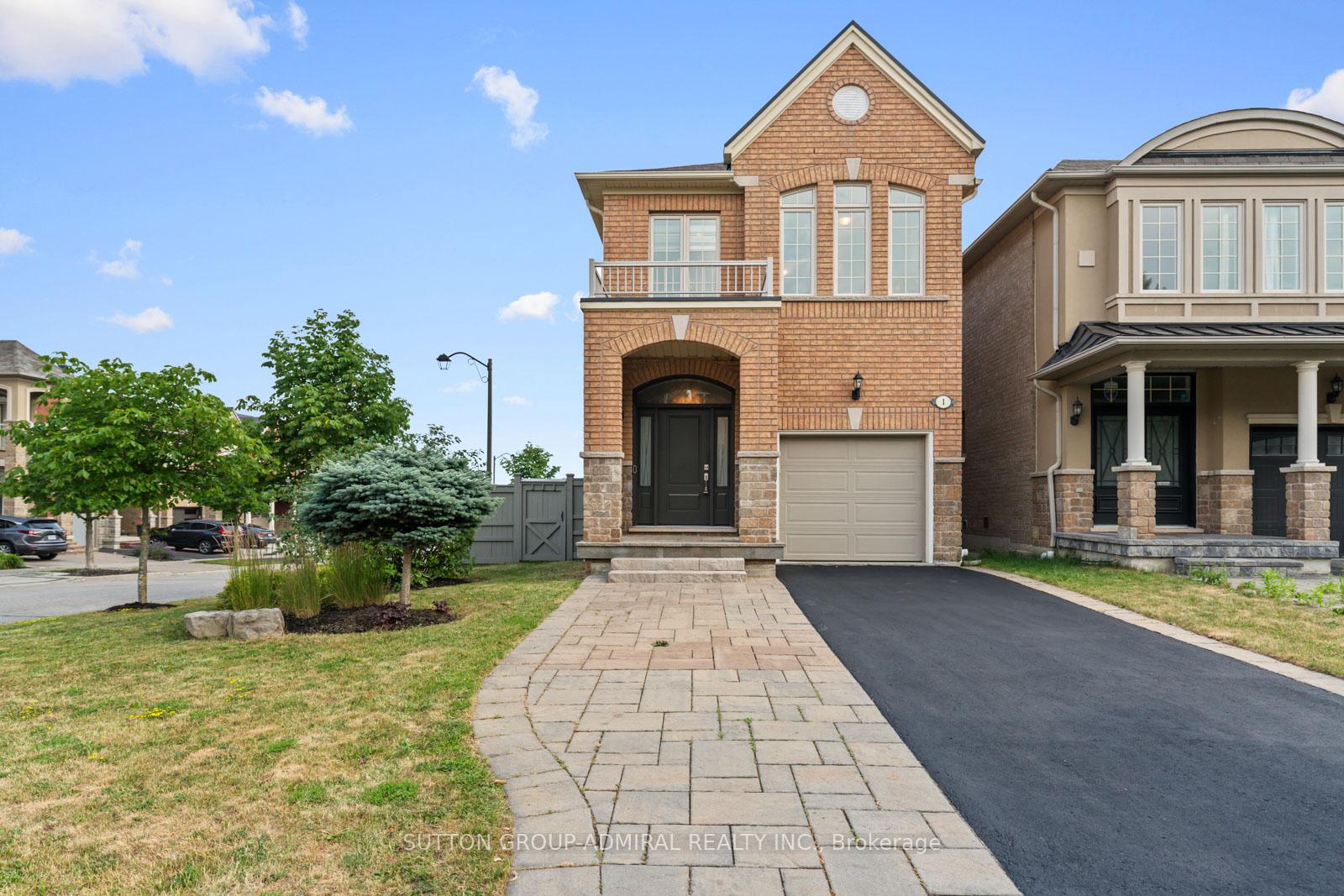 Photo 2 of 1 Robert Green Crescent, Vaughan, Patterson — HOMEH