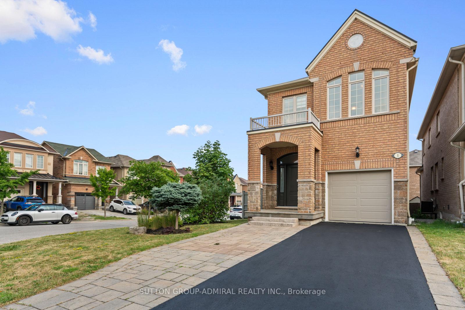 Photo 3 of 1 Robert Green Crescent, Vaughan, Patterson — HOMEH