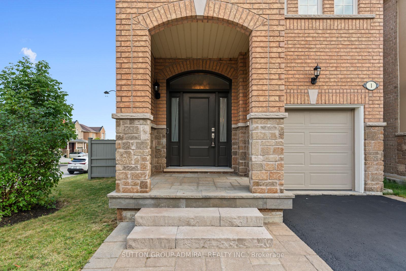 Photo 5 of 1 Robert Green Crescent, Vaughan, Patterson — HOMEH