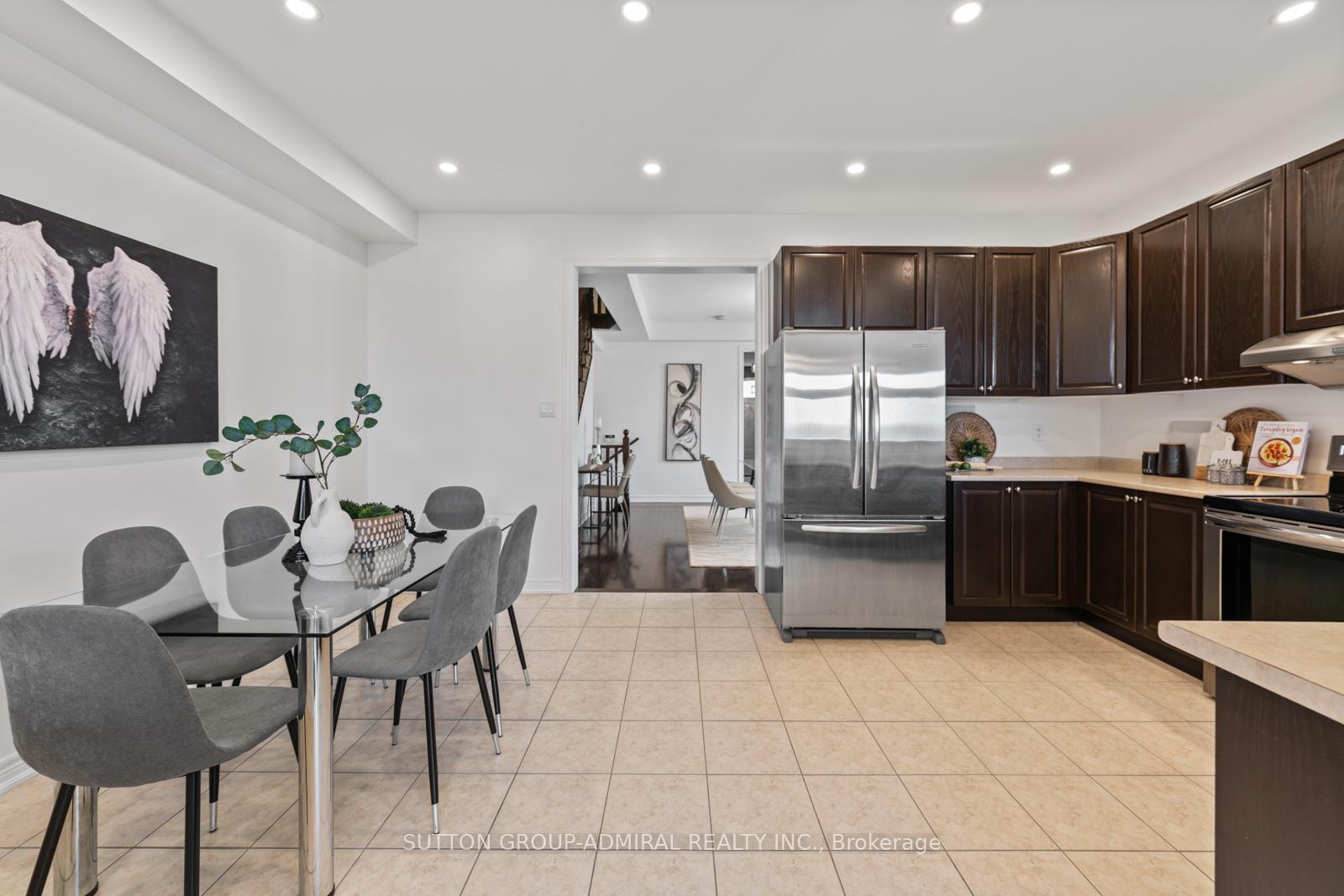 Photo 12 of 1 Robert Green Crescent, Vaughan, Patterson — HOMEH