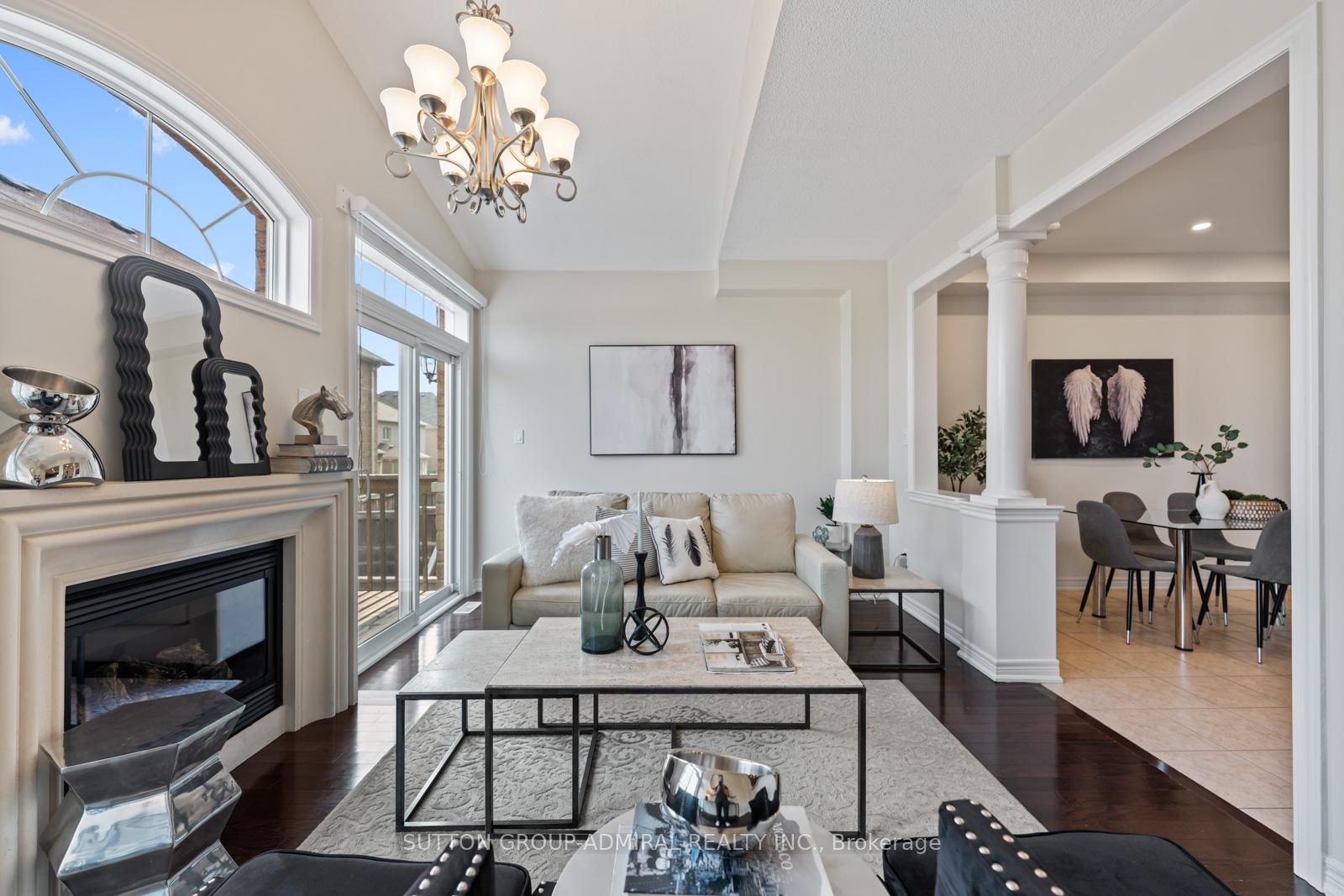 Photo 15 of 1 Robert Green Crescent, Vaughan, Patterson — HOMEH