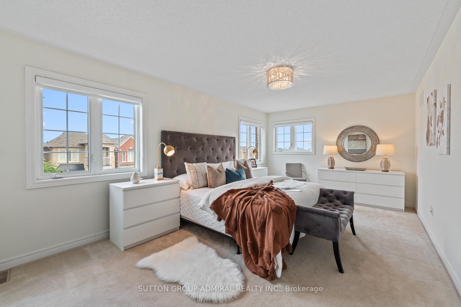 Photo 17 of 1 Robert Green Crescent, Vaughan, Patterson — HOMEH
