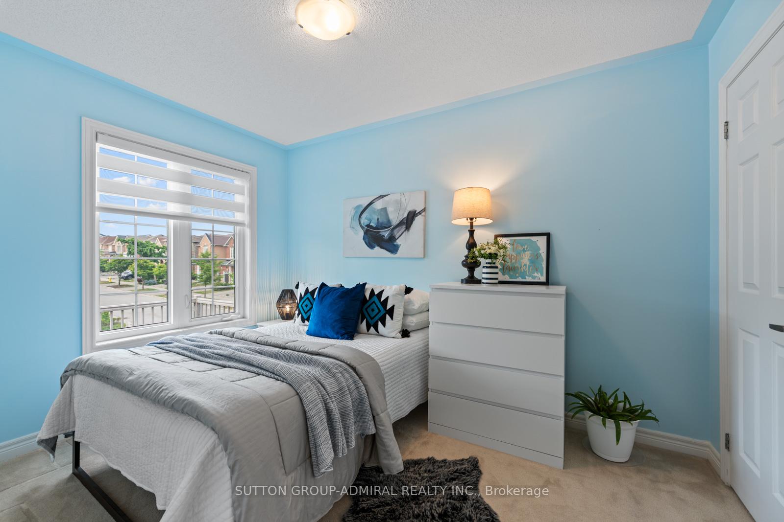 Photo 23 of 1 Robert Green Crescent, Vaughan, Patterson — HOMEH