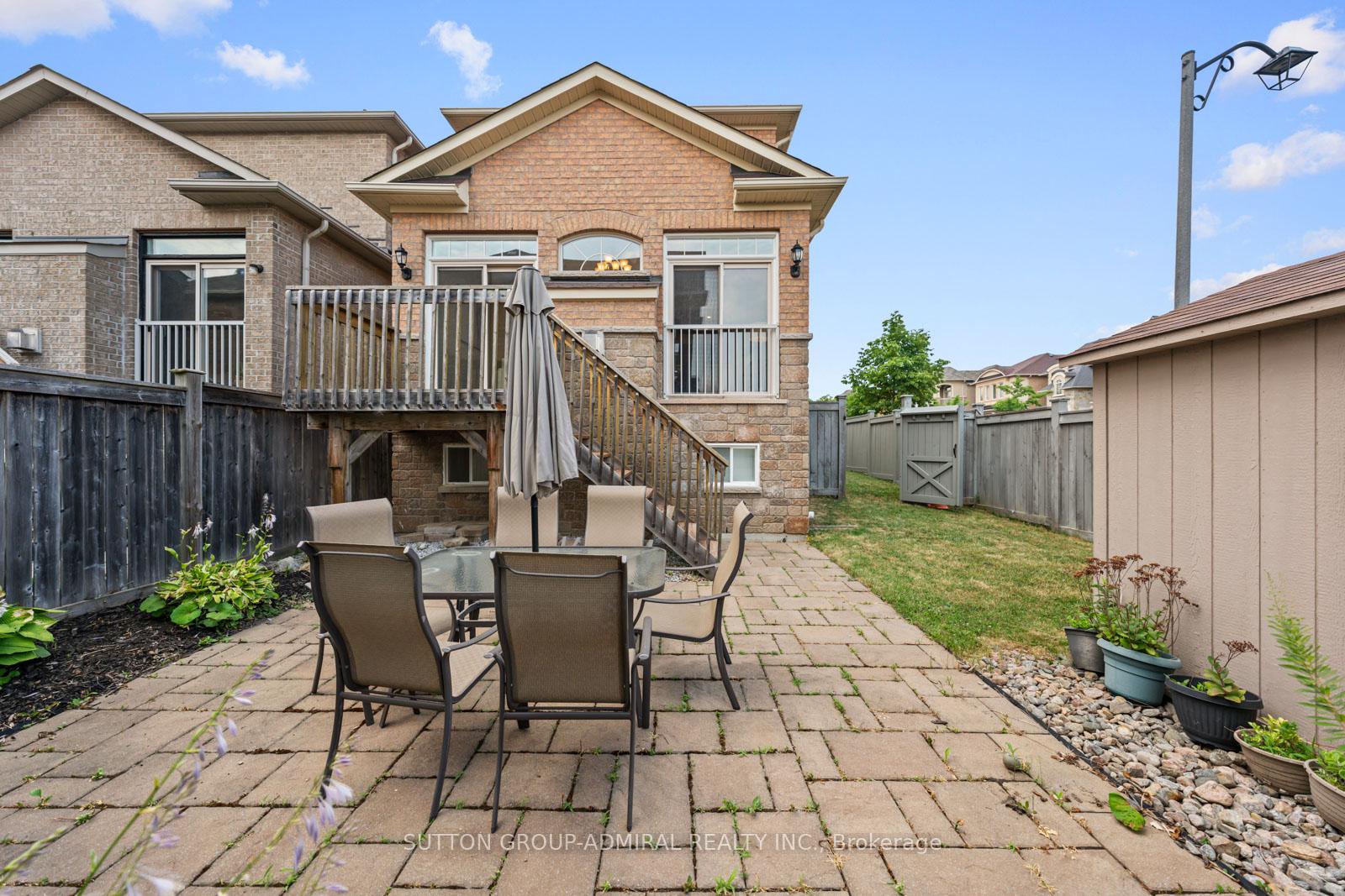 Photo 32 of 1 Robert Green Crescent, Vaughan, Patterson — HOMEH