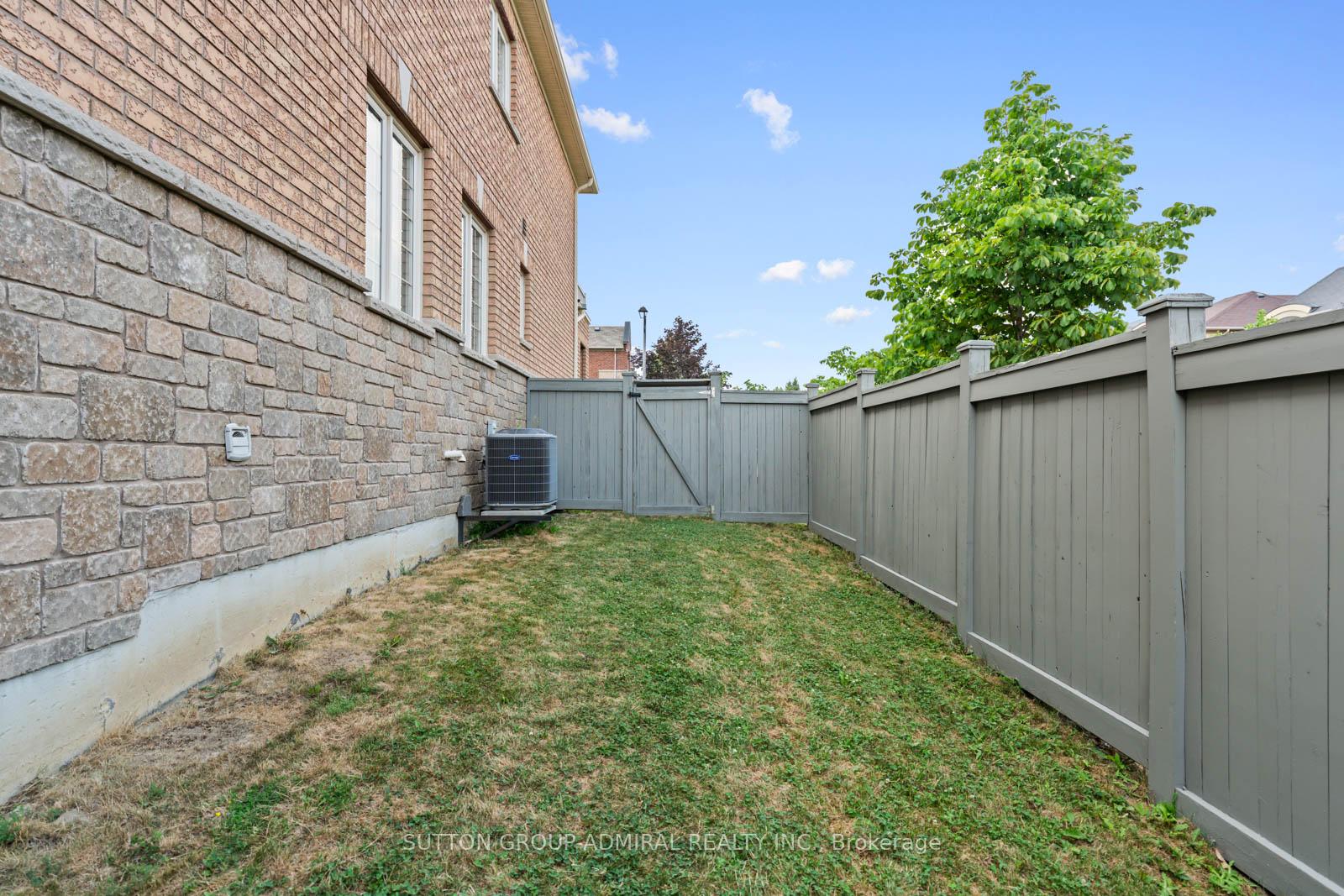 Photo 35 of 1 Robert Green Crescent, Vaughan, Patterson — HOMEH