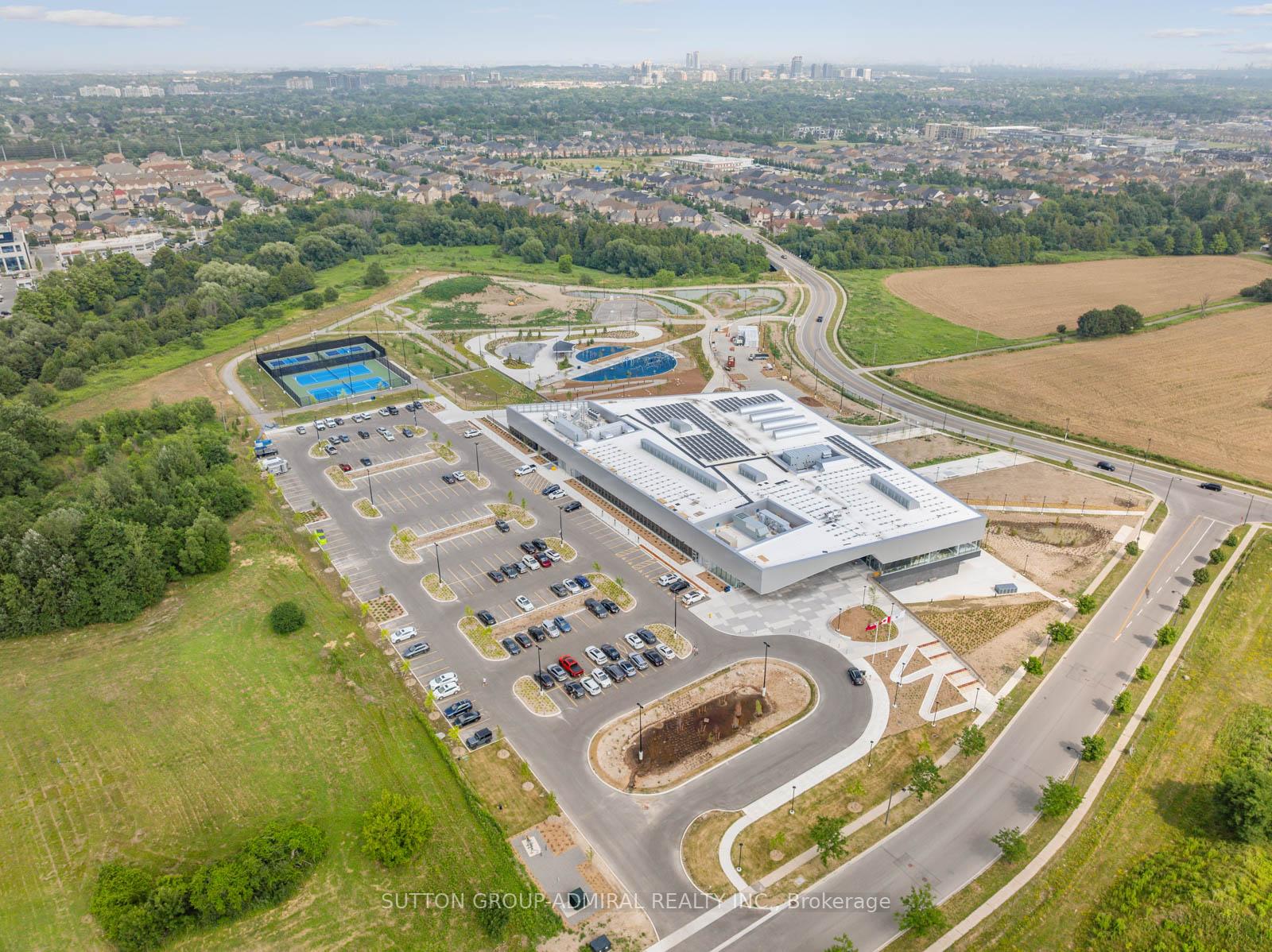 Photo 42 of 1 Robert Green Crescent, Vaughan, Patterson — HOMEH