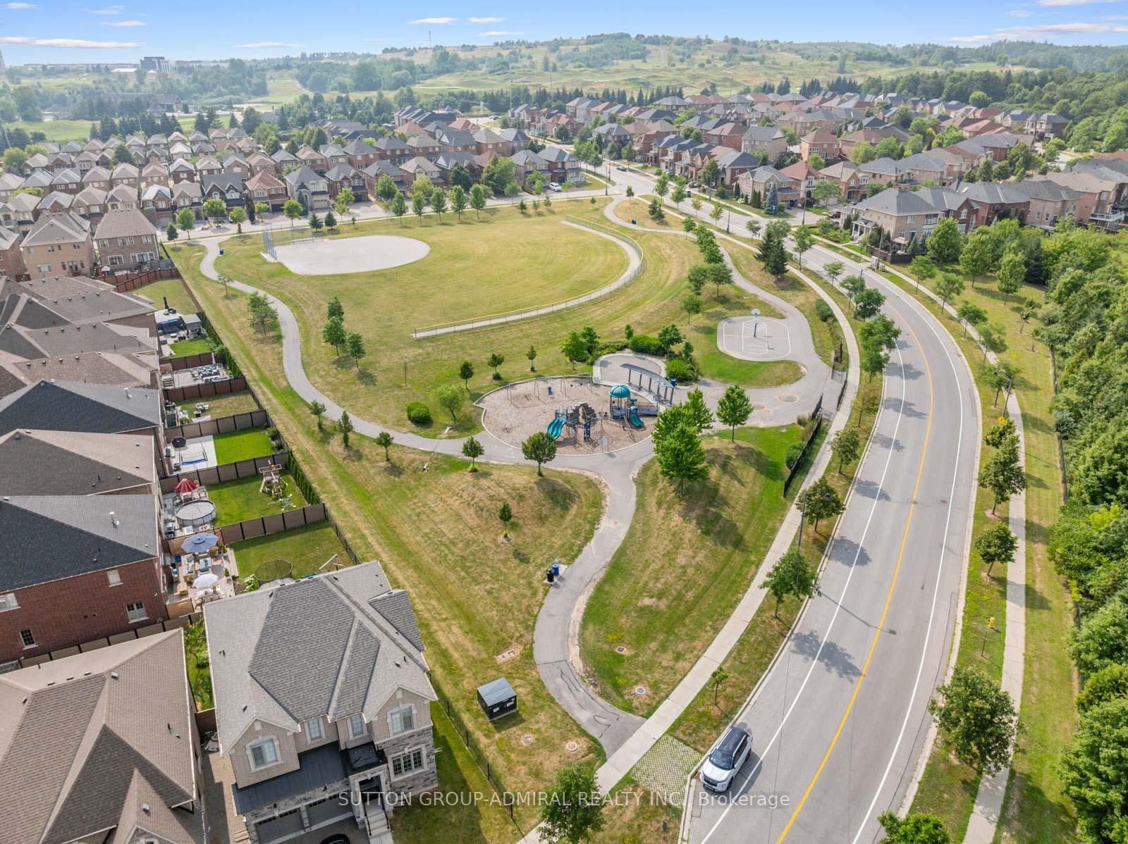 Photo 43 of 1 Robert Green Crescent, Vaughan, Patterson — HOMEH