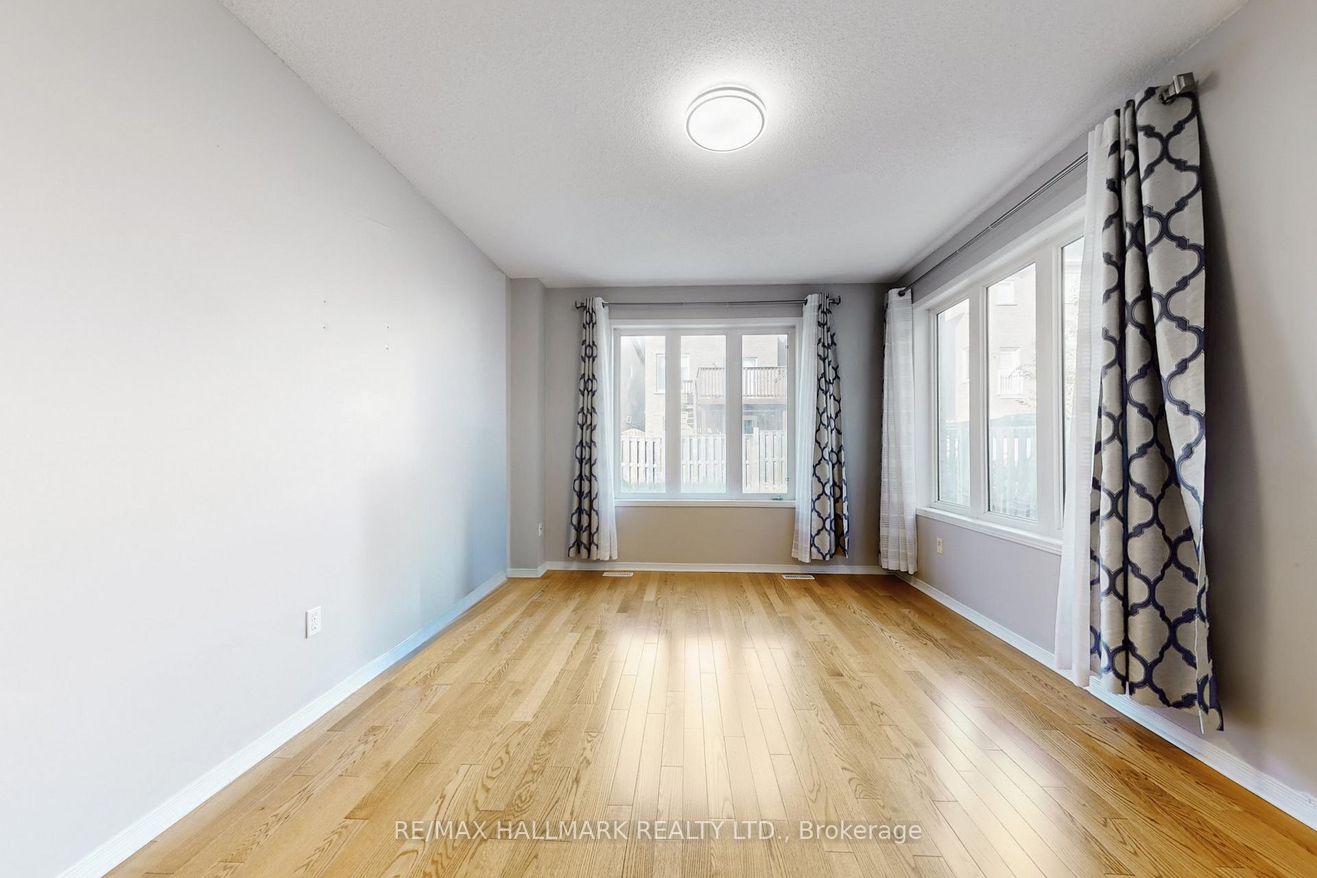 Photo 3 of 18 Catalpa Crescent, Vaughan, Patterson — HOMEH